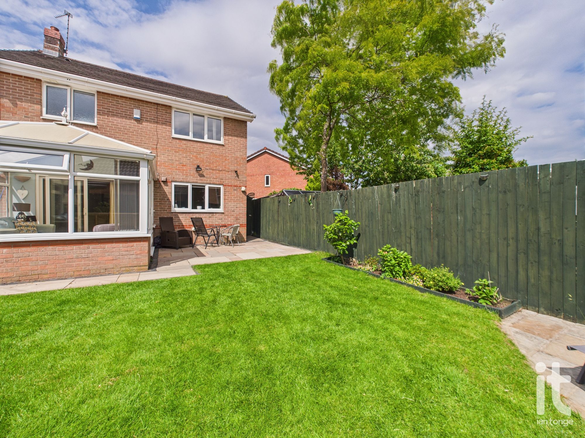 3 bedroom detached house For Sale in Stockport - Photograph 24.