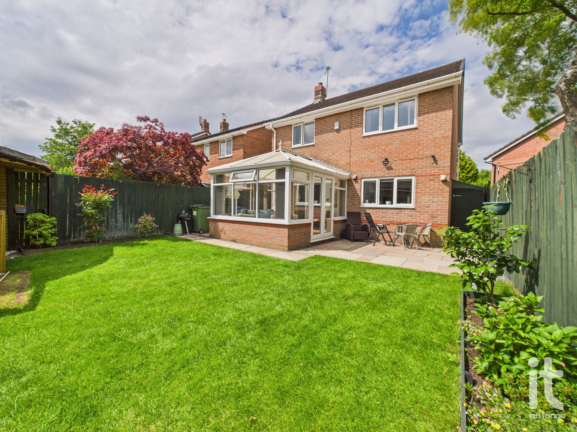 3 bedroom detached house For Sale in Stockport - Photograph 26.