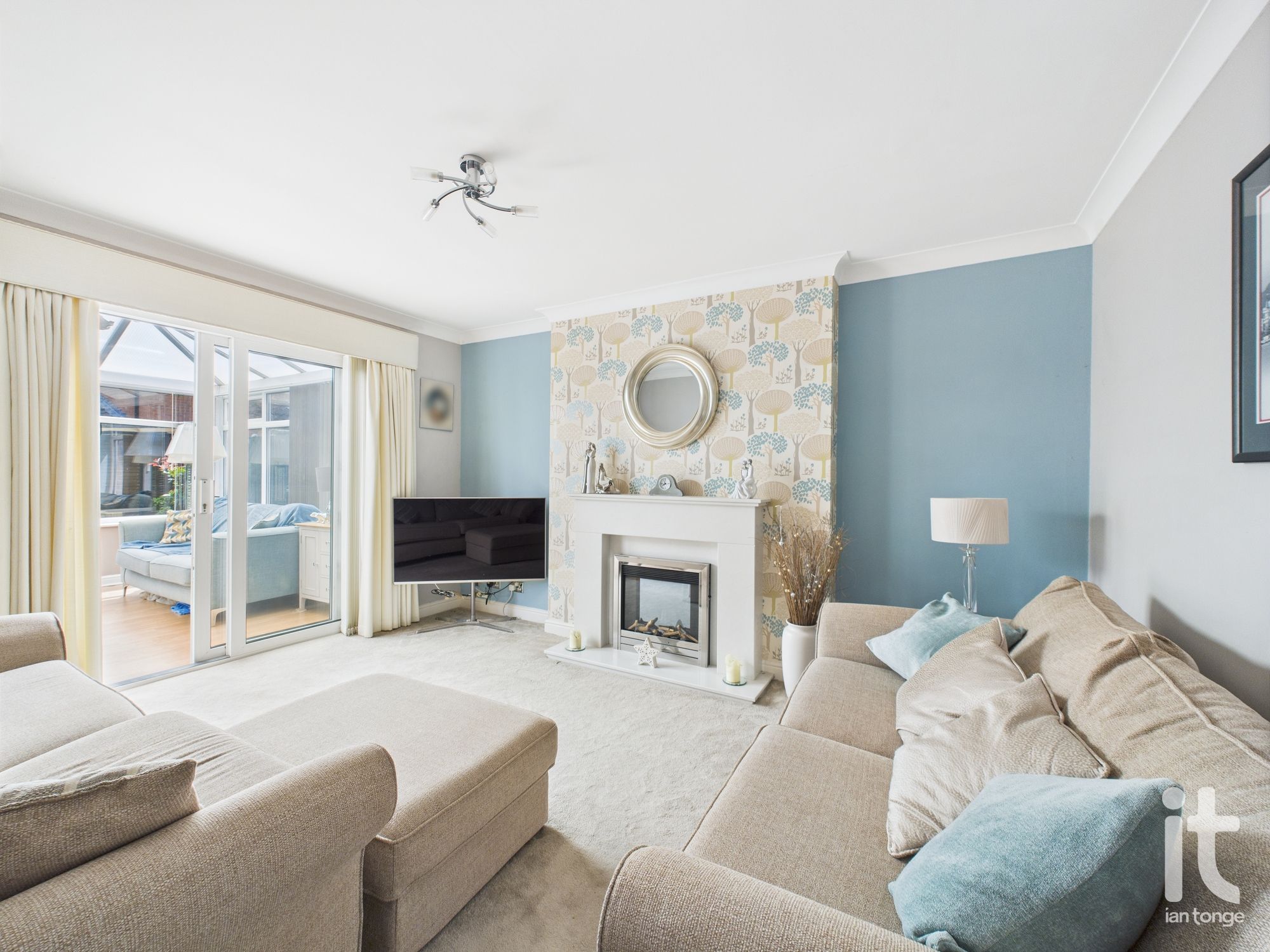 3 bedroom detached house For Sale in Stockport - Photograph 7.