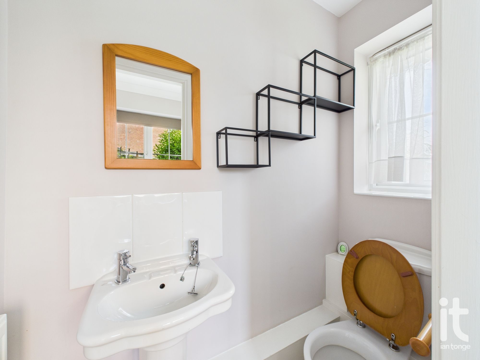 3 bedroom detached house For Sale in Stockport - Photograph 2.
