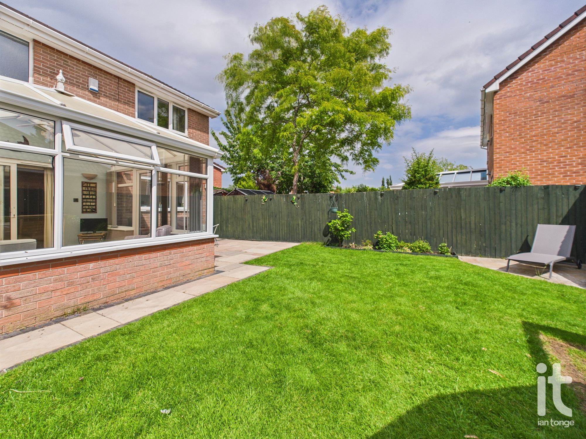 3 bedroom detached house For Sale in Stockport - Photograph 23.