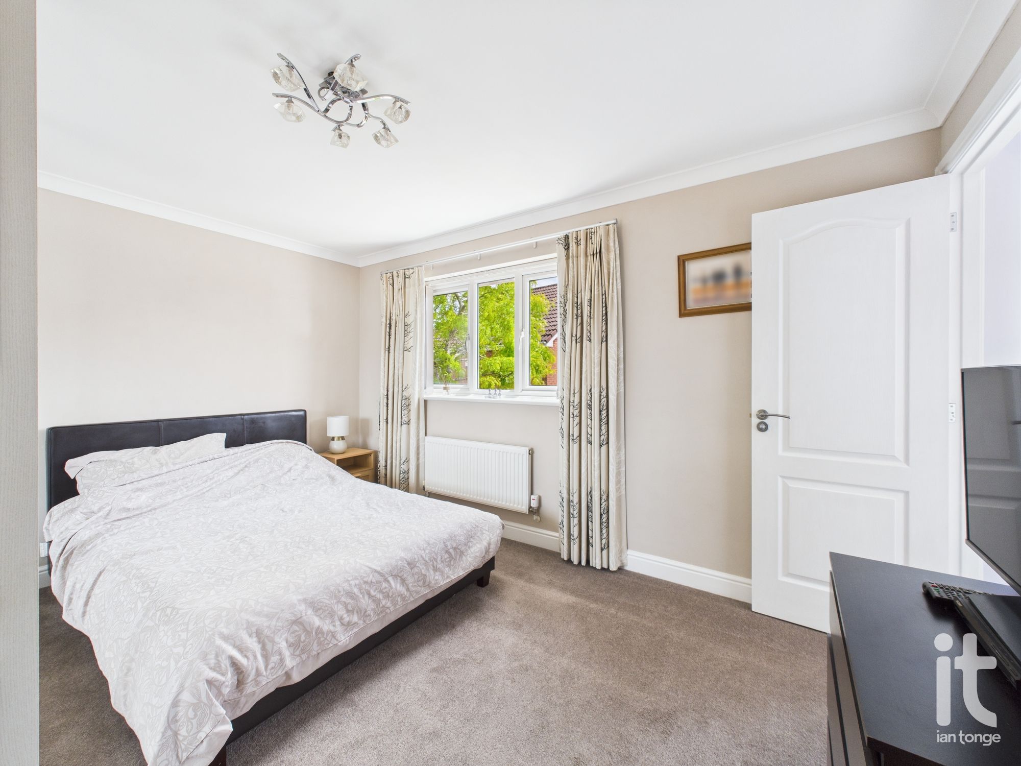 3 bedroom detached house For Sale in Stockport - Photograph 15.