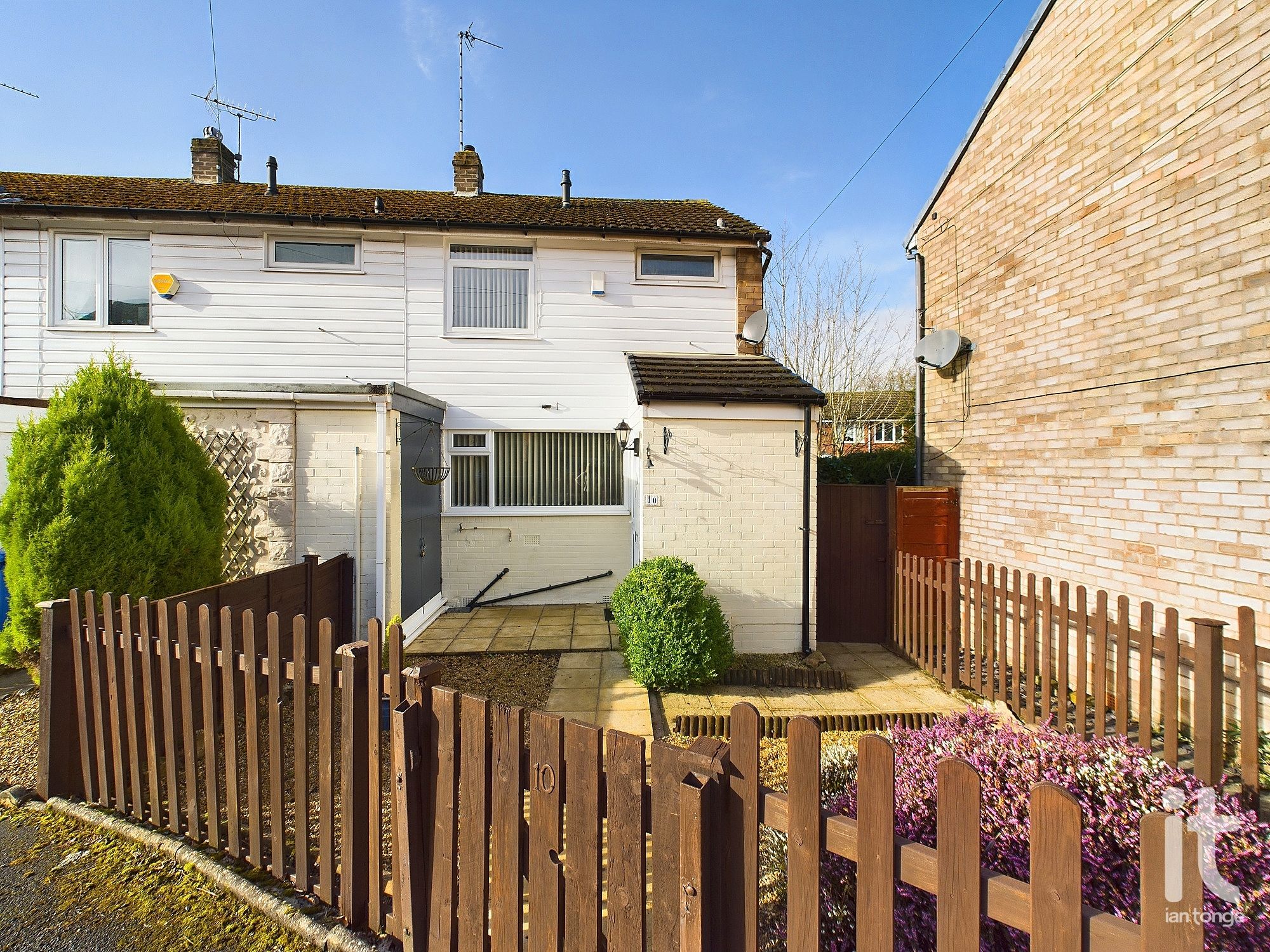2 bedroom end terraced house Under Offer in Stockport - Photograph 4.