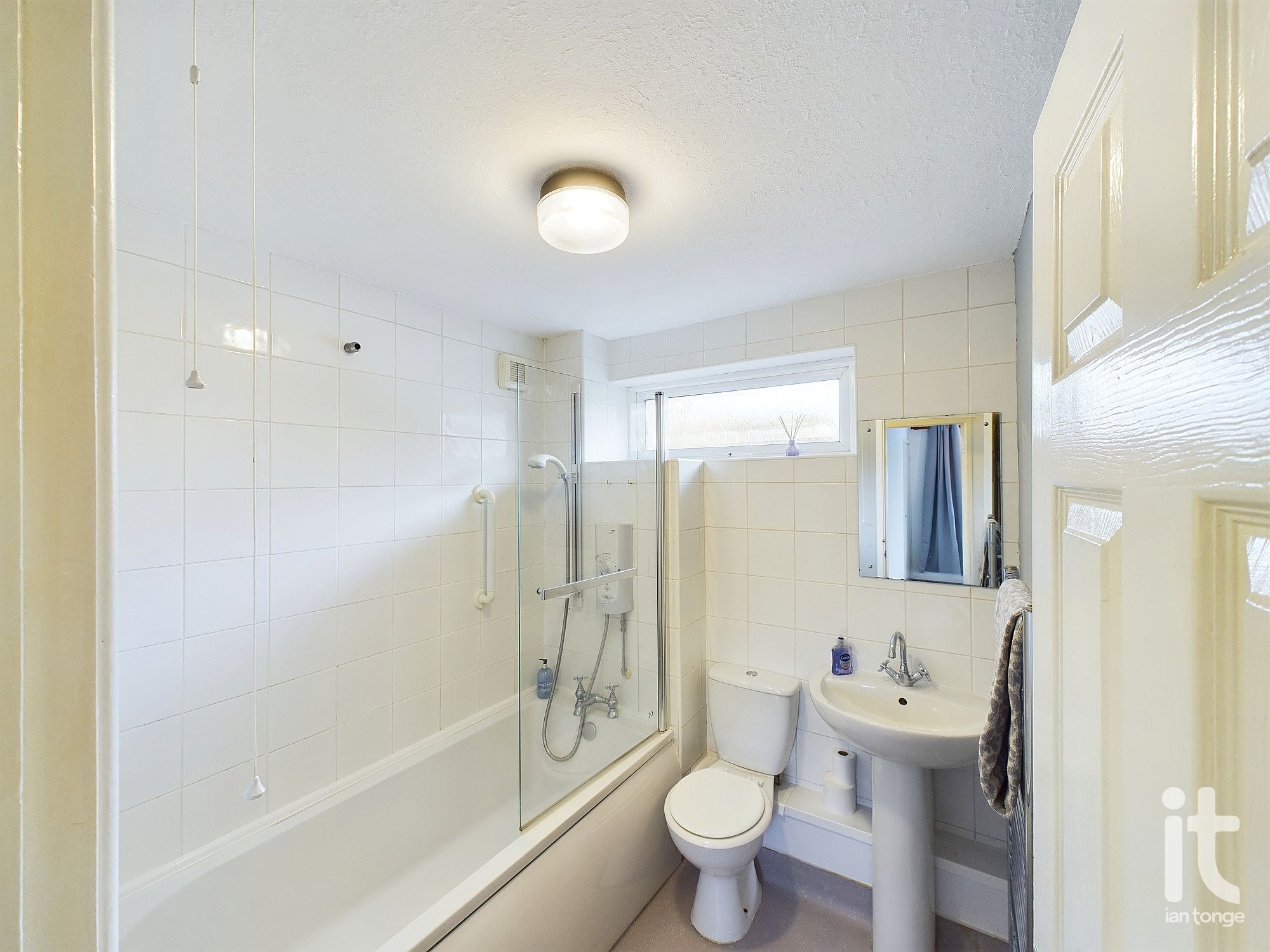 2 bedroom end terraced house Under Offer in Stockport - Photograph 32.