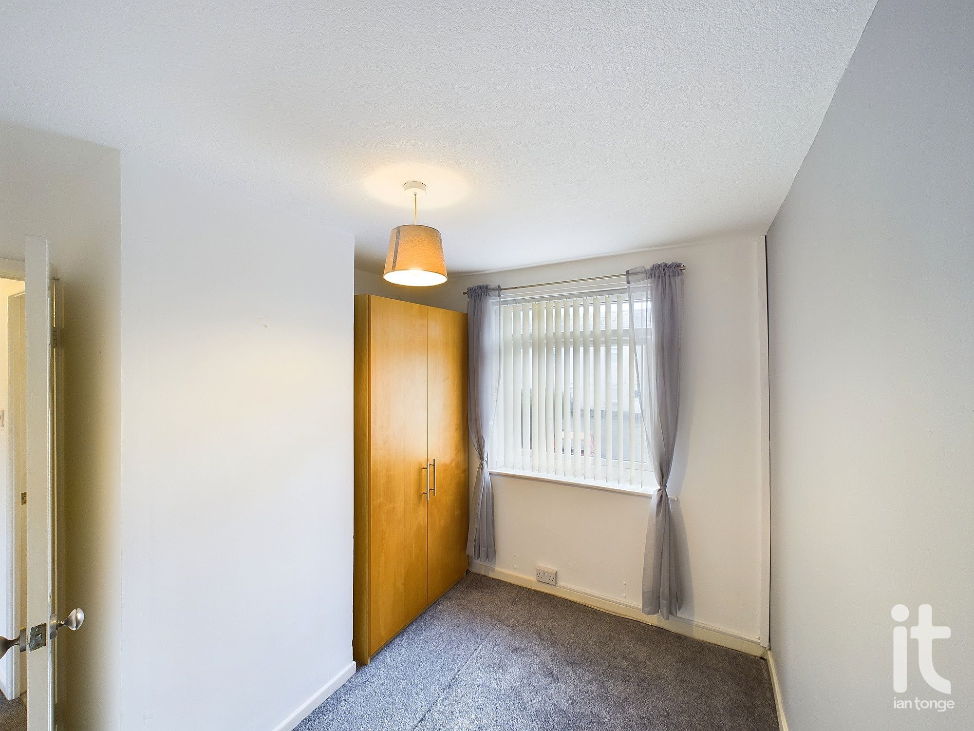 2 bedroom end terraced house Under Offer in Stockport - Photograph 36.