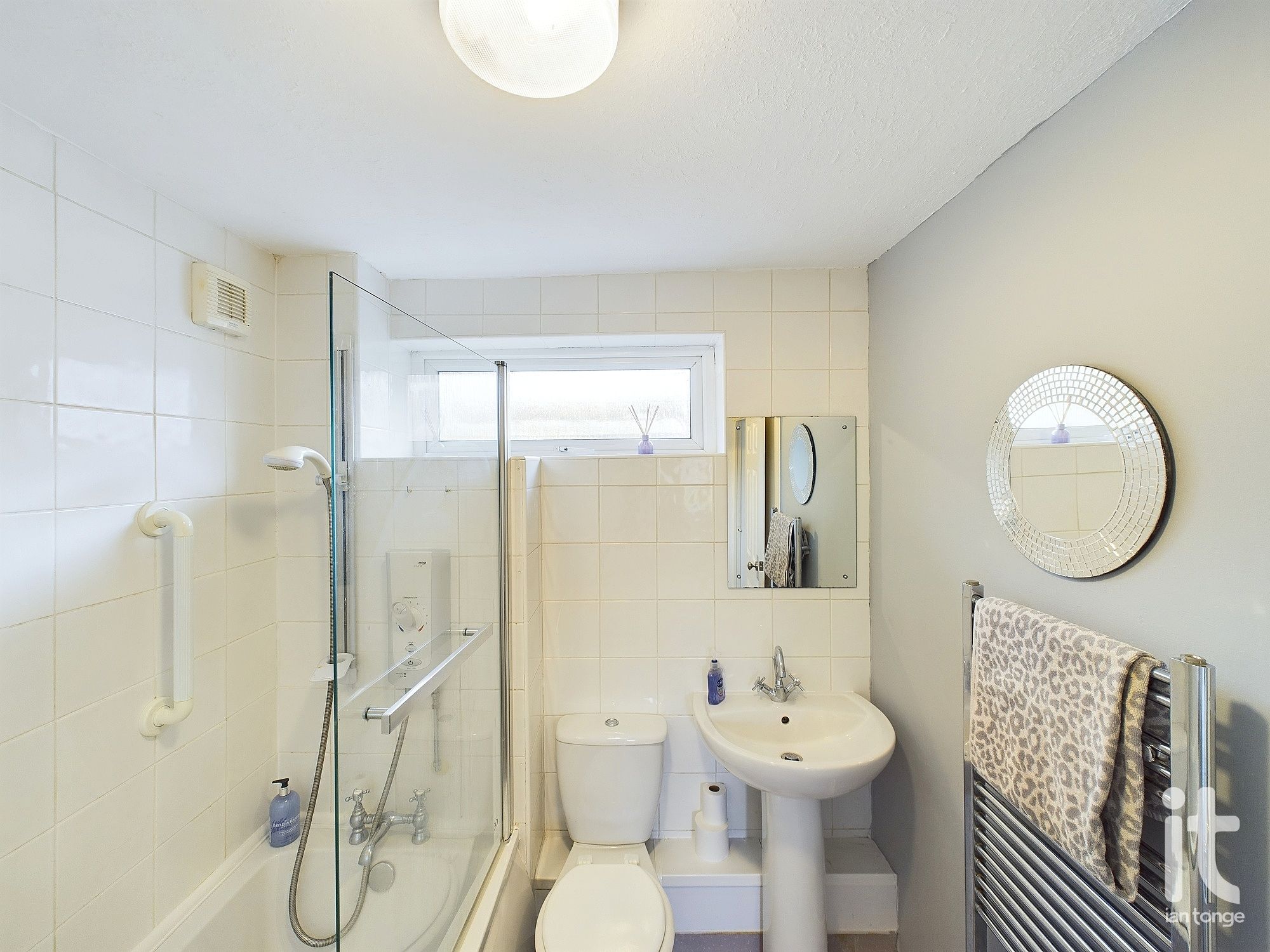 2 bedroom end terraced house Under Offer in Stockport - Photograph 34.