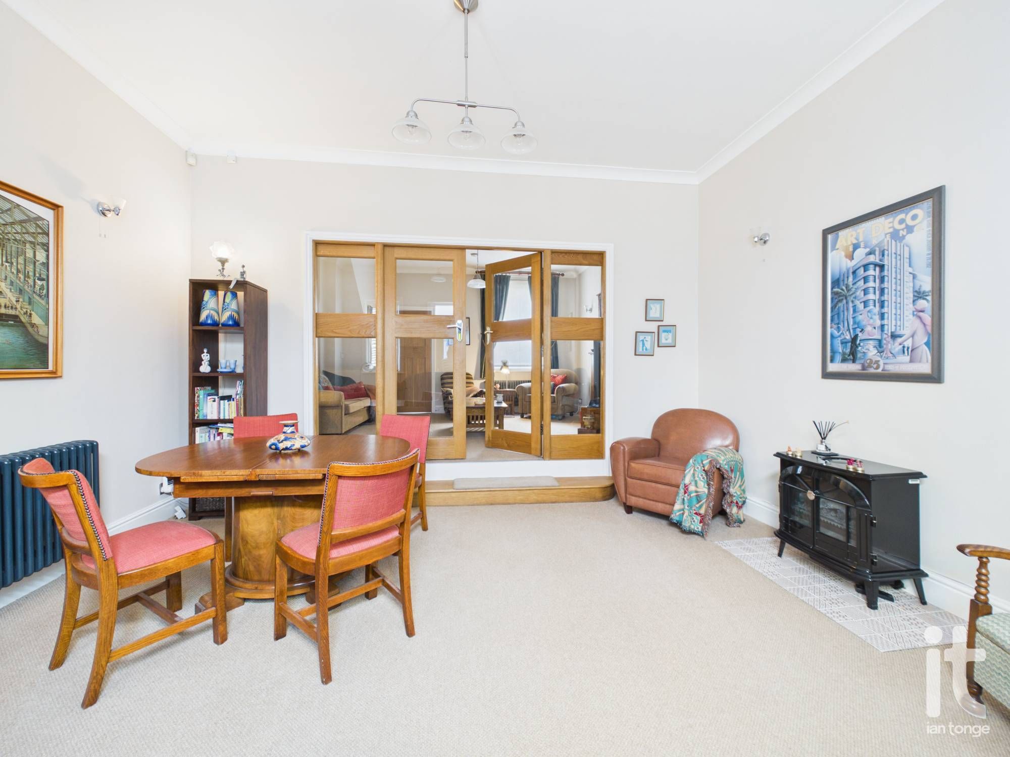2 bedroom mid terraced house For Sale in Stockport - Photograph 6.