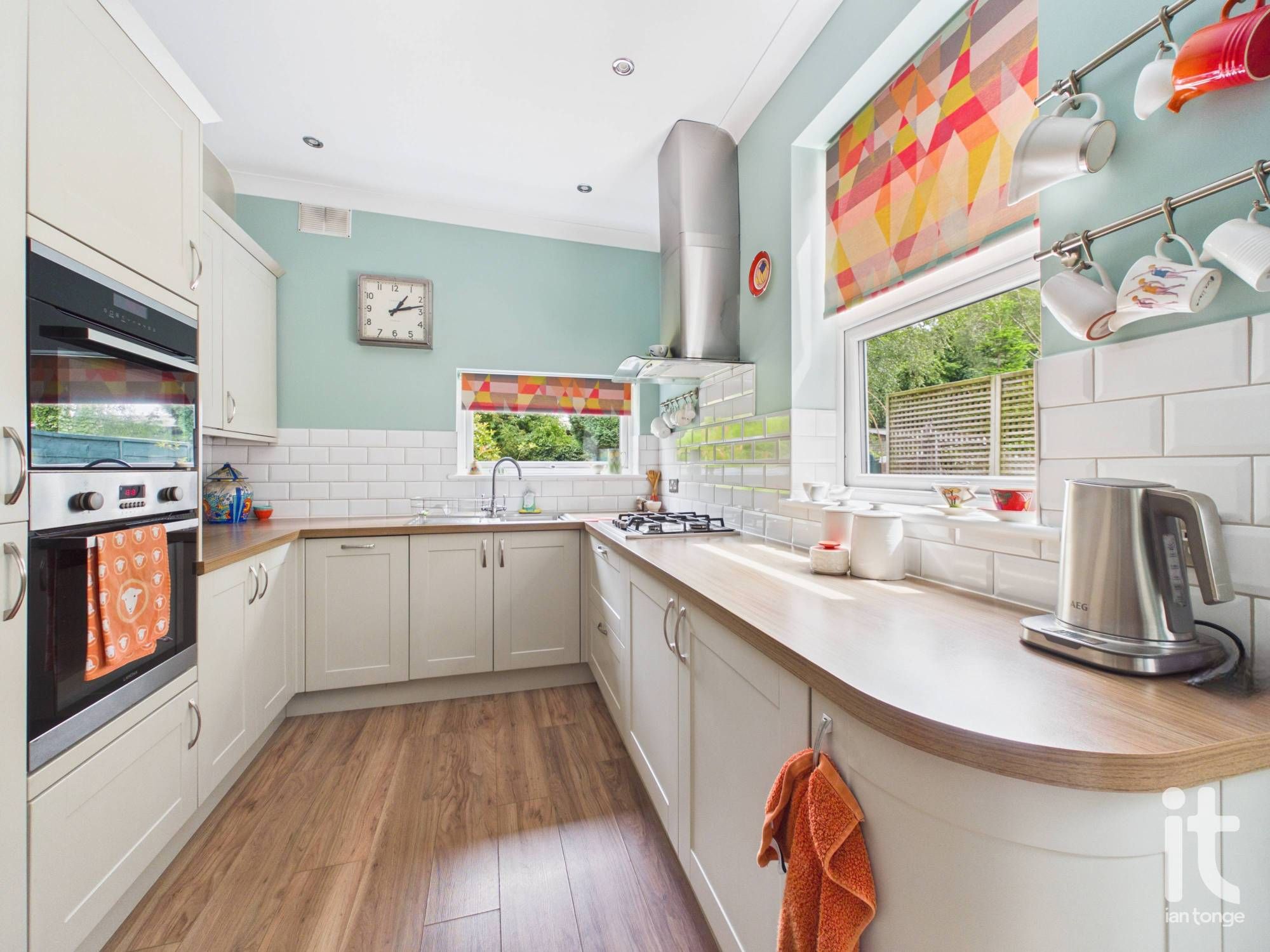 2 bedroom mid terraced house For Sale in Stockport - Photograph 9.