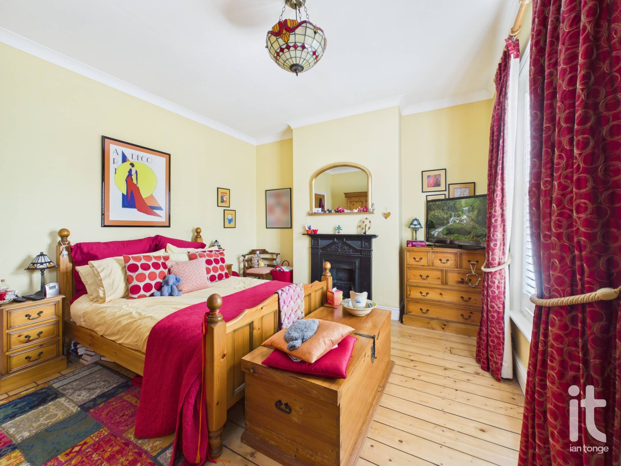 2 bedroom mid terraced house For Sale in Stockport - Photograph 14.