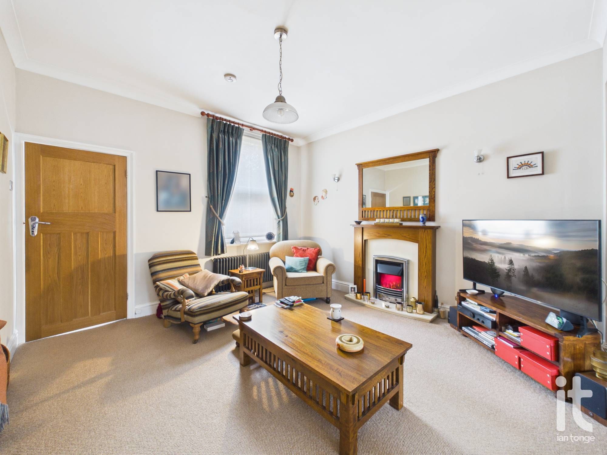 2 bedroom mid terraced house For Sale in Stockport - Photograph 4.