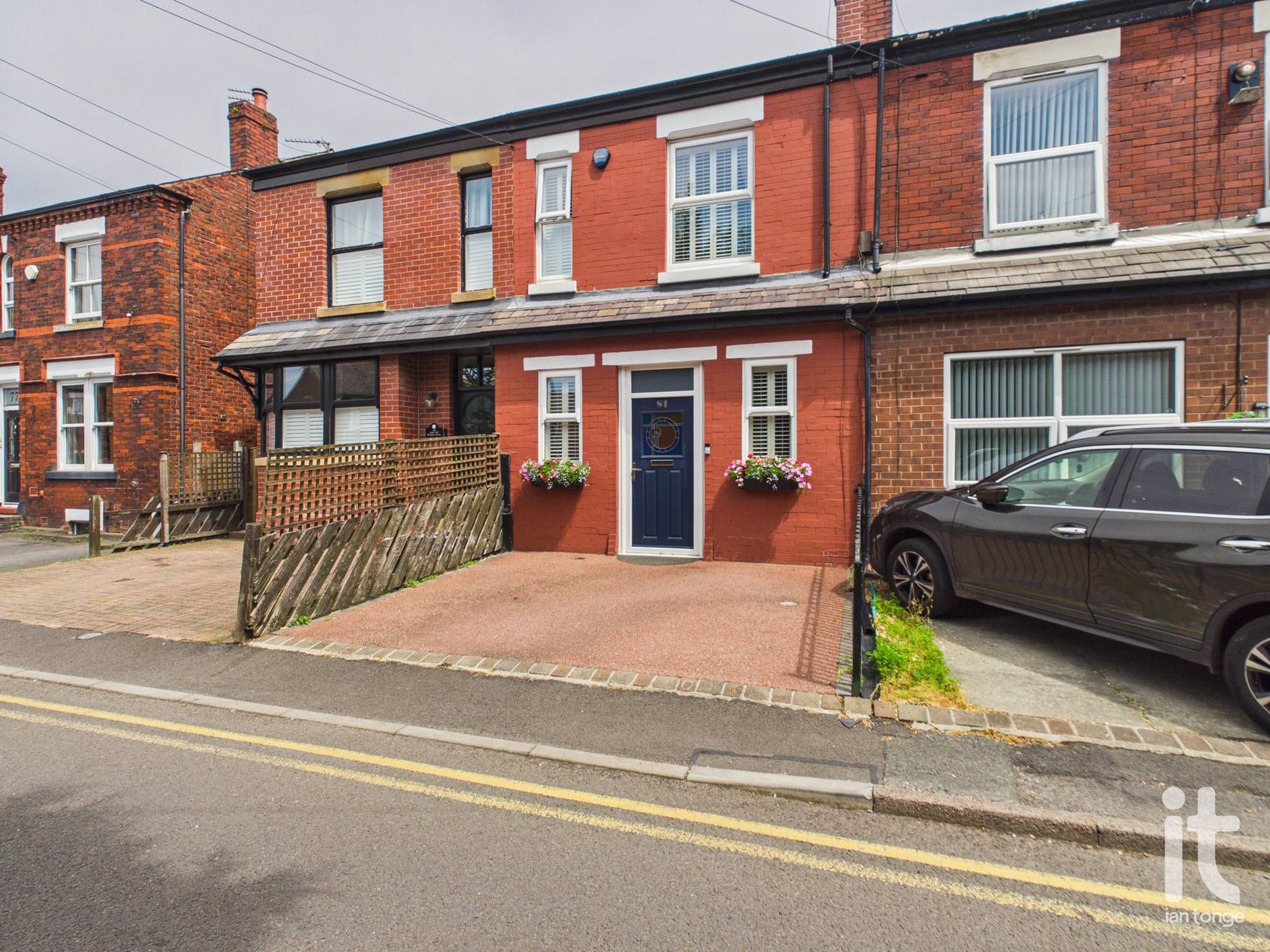 2 bedroom mid terraced house For Sale in Stockport - Property photograph.
