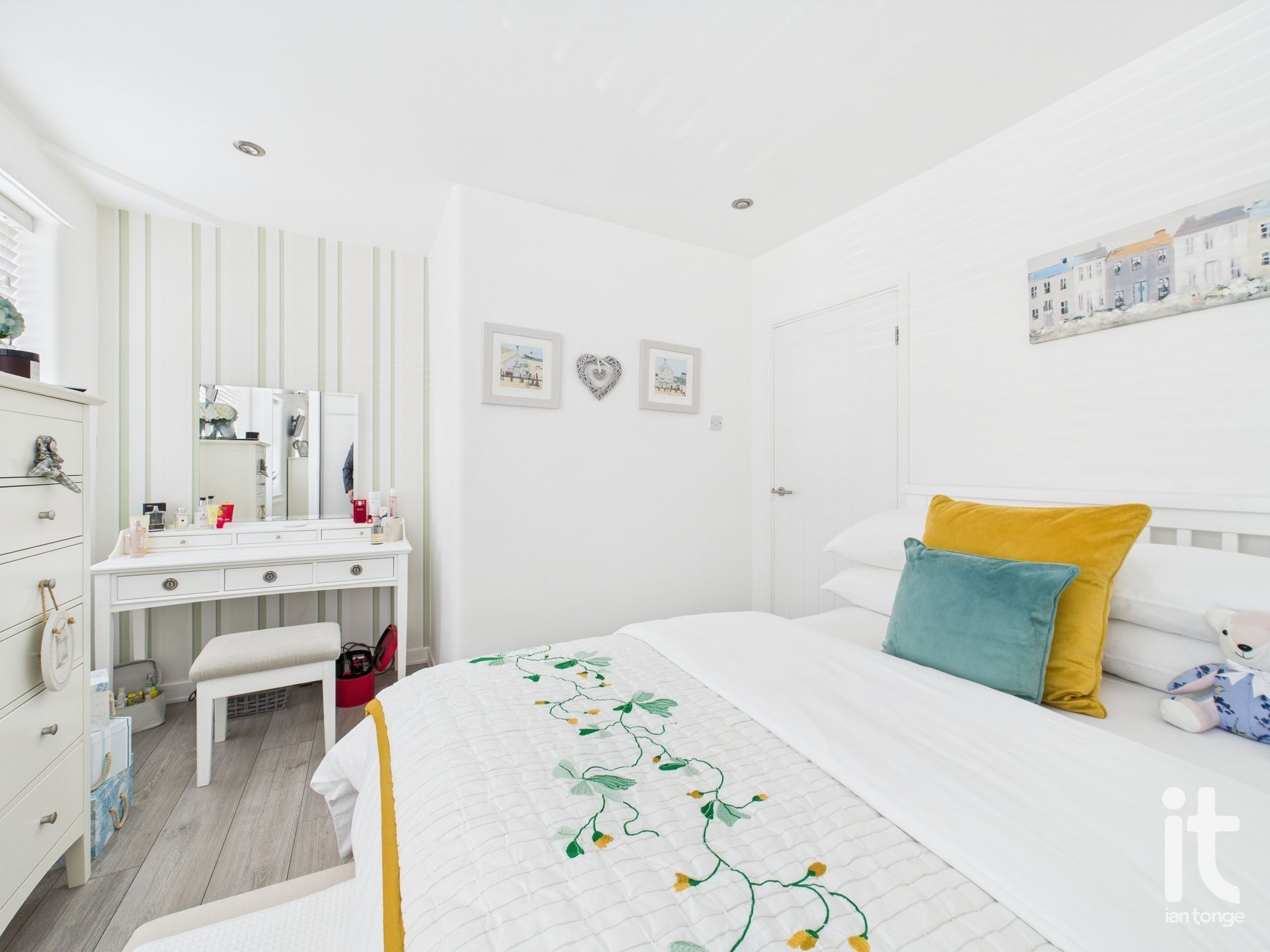 3 bedroom semi-detached house SSTC in Stockport - Photograph 22.