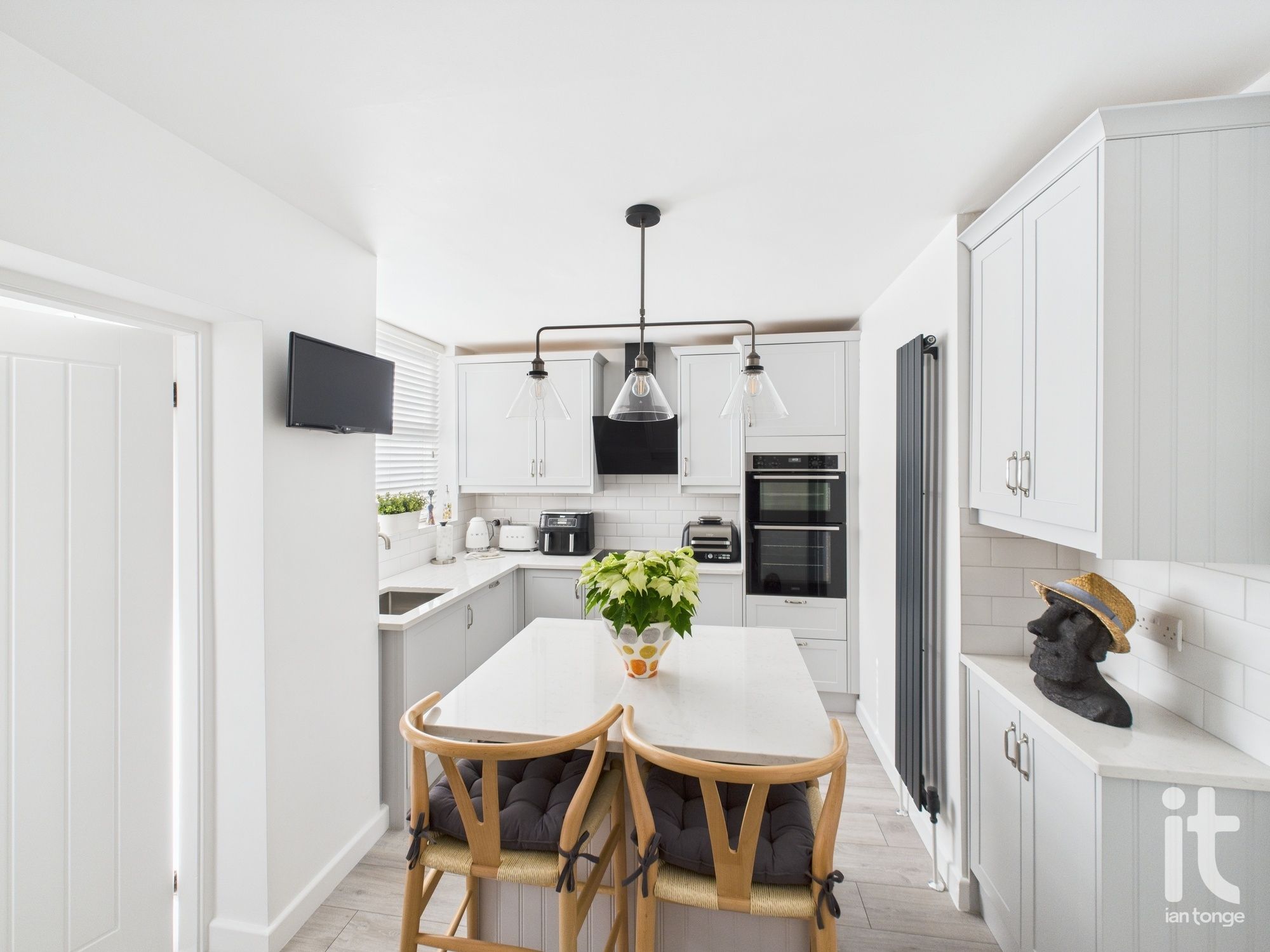 3 bedroom semi-detached house SSTC in Stockport - Photograph 10.