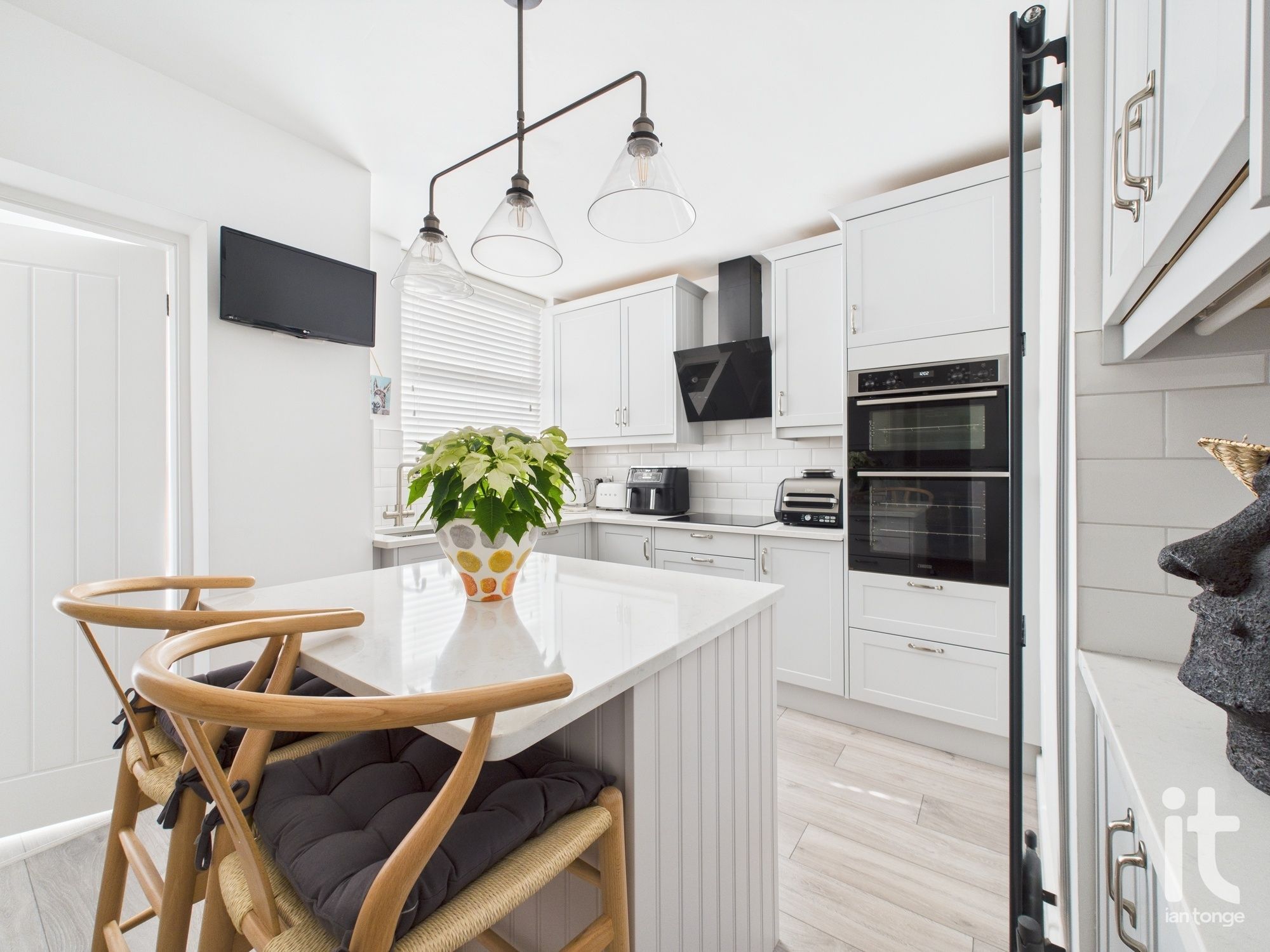 3 bedroom semi-detached house SSTC in Stockport - Photograph 8.