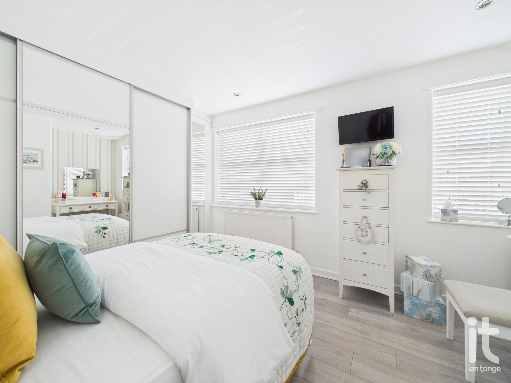 3 bedroom semi-detached house SSTC in Stockport - Photograph 20.