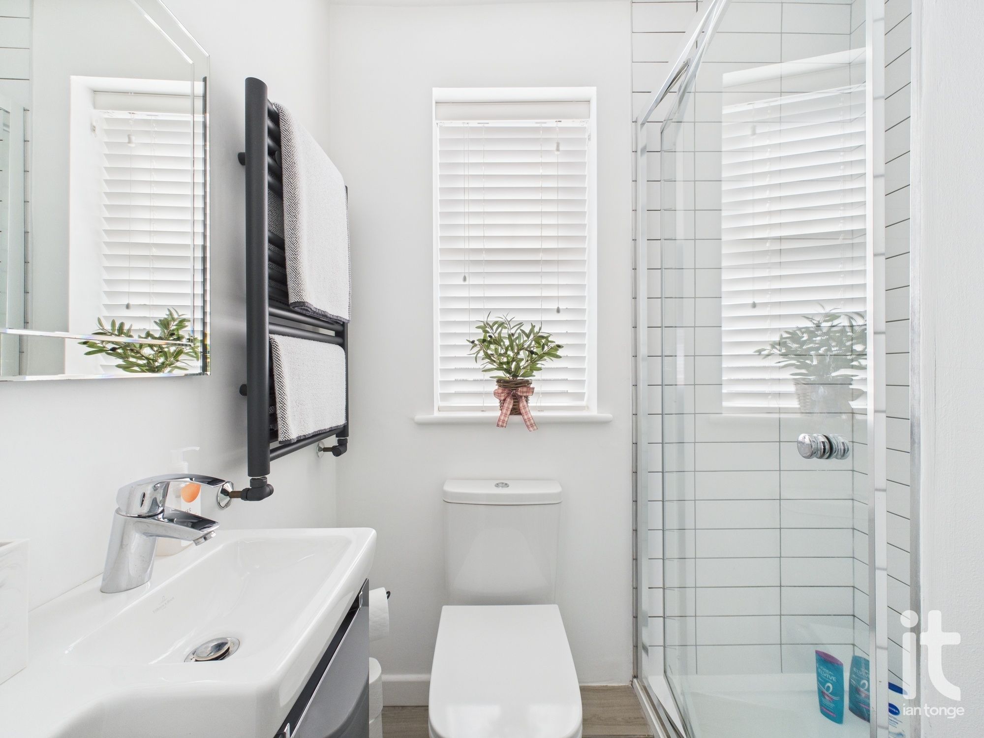 3 bedroom semi-detached house SSTC in Stockport - Photograph 25.