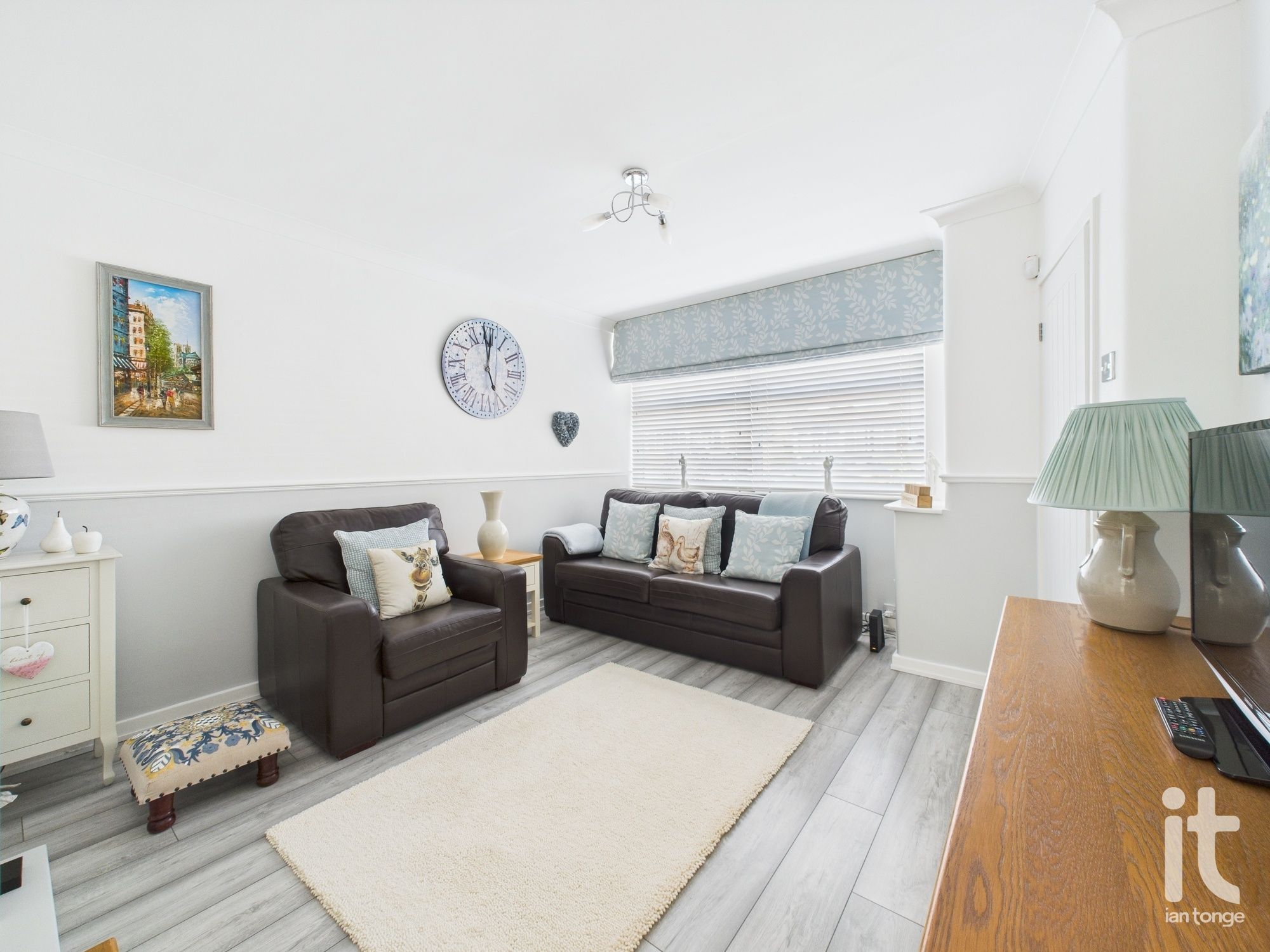 3 bedroom semi-detached house SSTC in Stockport - Photograph 6.