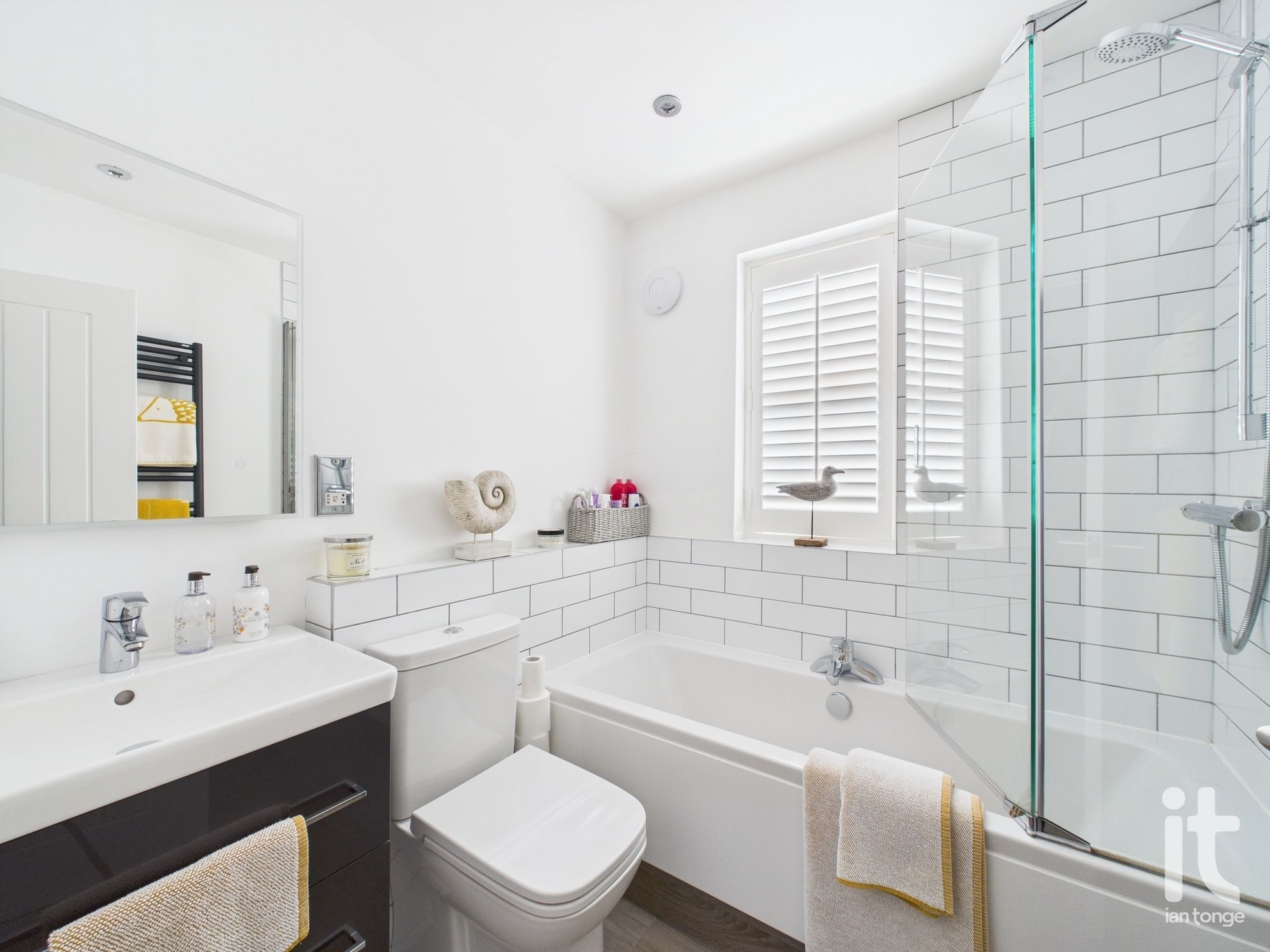 3 bedroom semi-detached house SSTC in Stockport - Photograph 18.