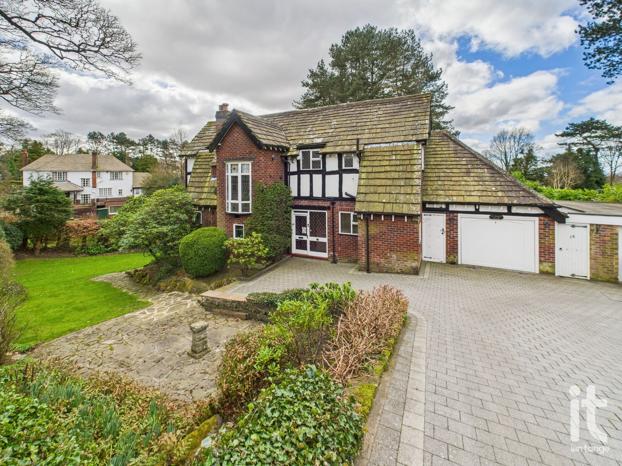 4 bedroom detached house Under Offer in Stockport - Photograph 5.