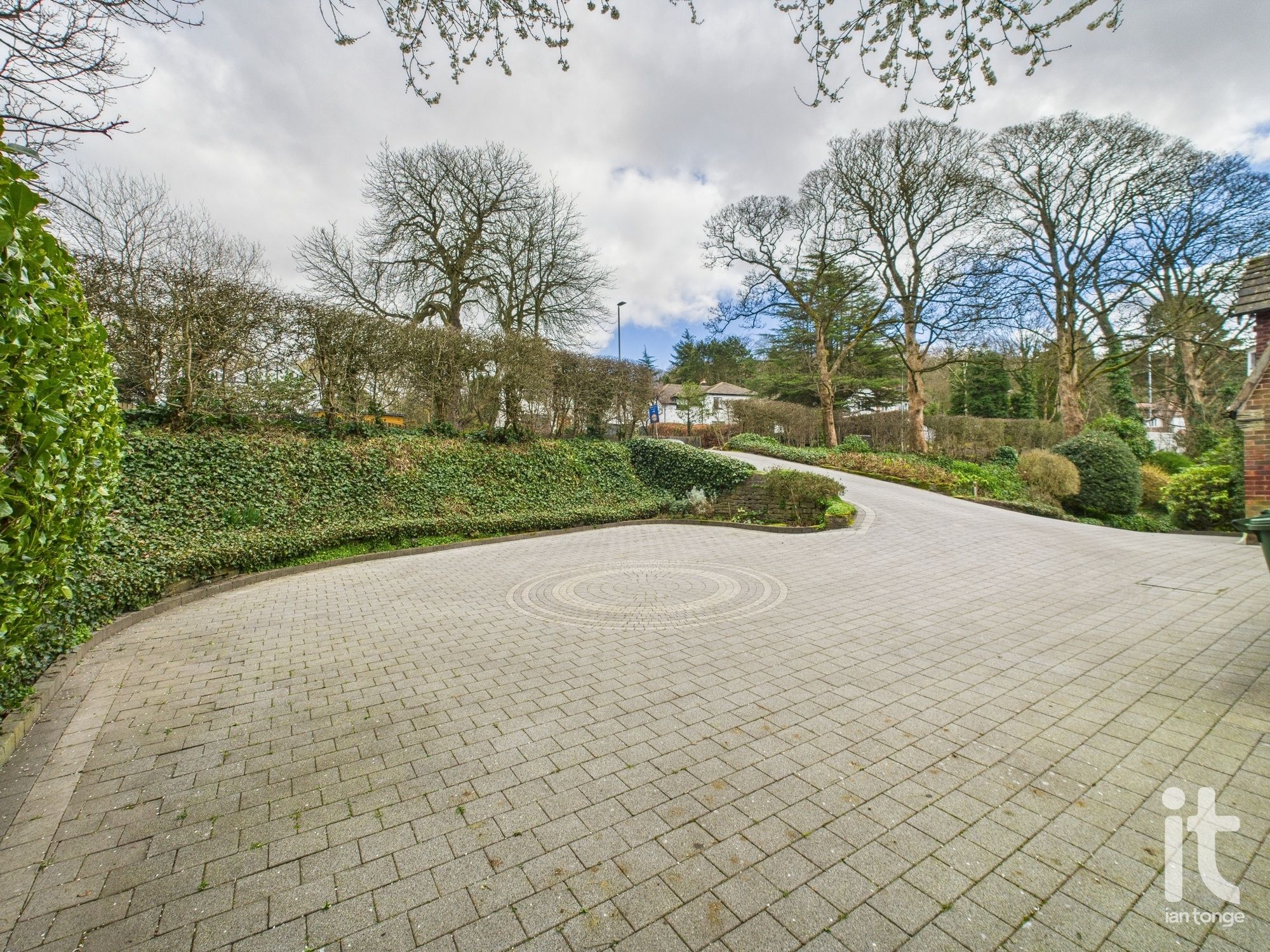 4 bedroom detached house Under Offer in Stockport - Photograph 6.