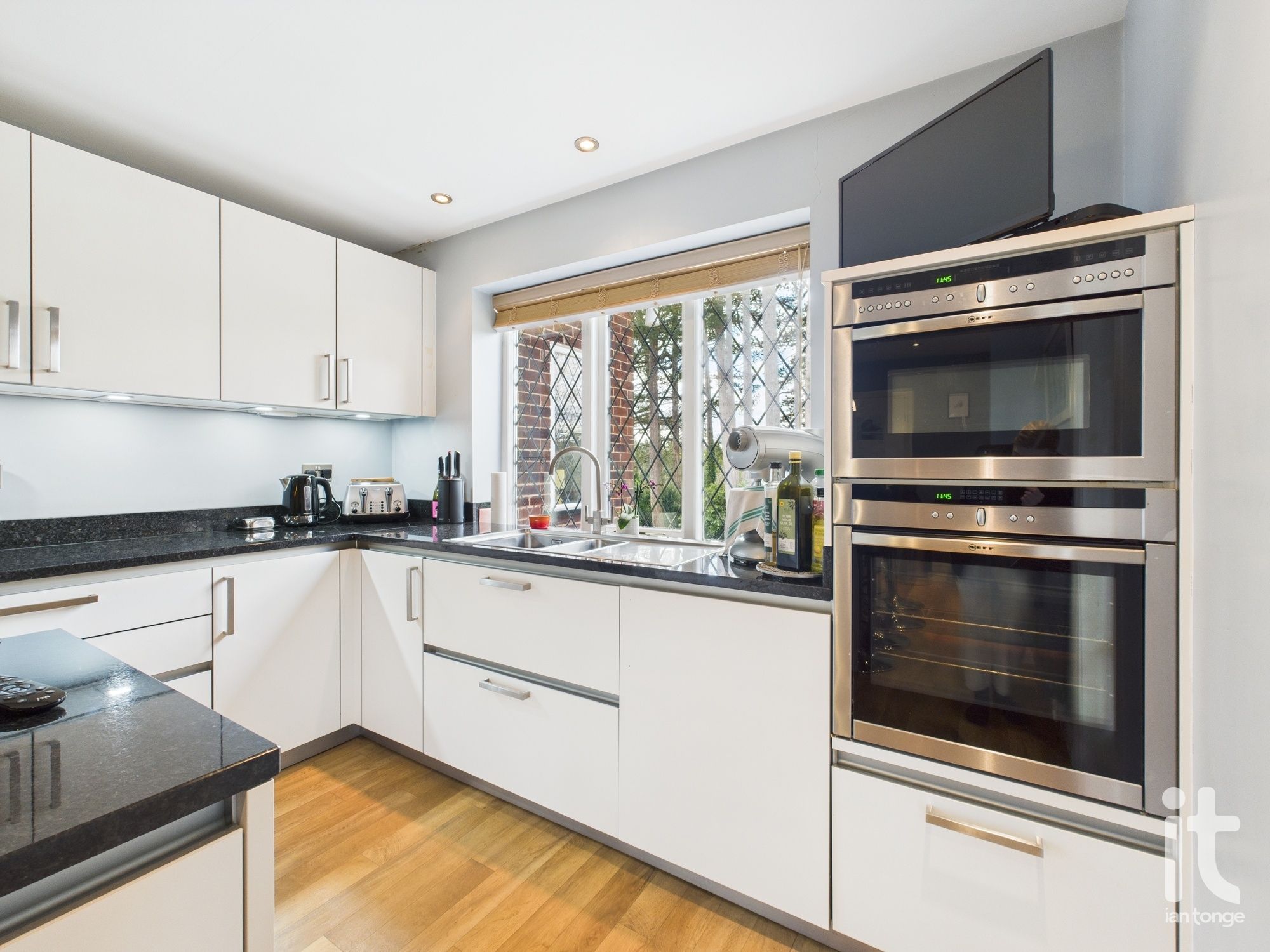 4 bedroom detached house Under Offer in Stockport - Photograph 48.