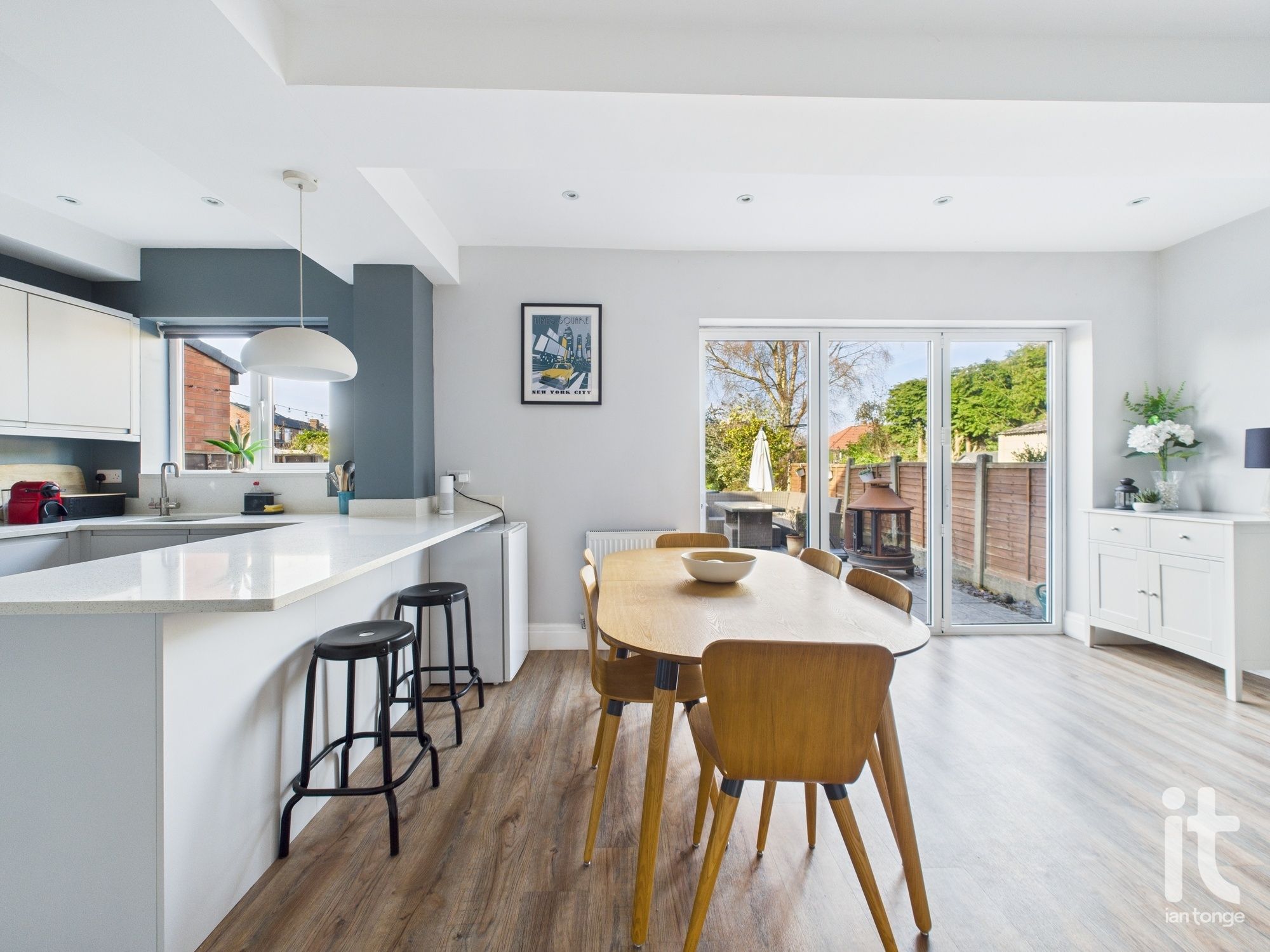 4 bedroom semi-detached house SSTC in Stockport - Photograph 12.