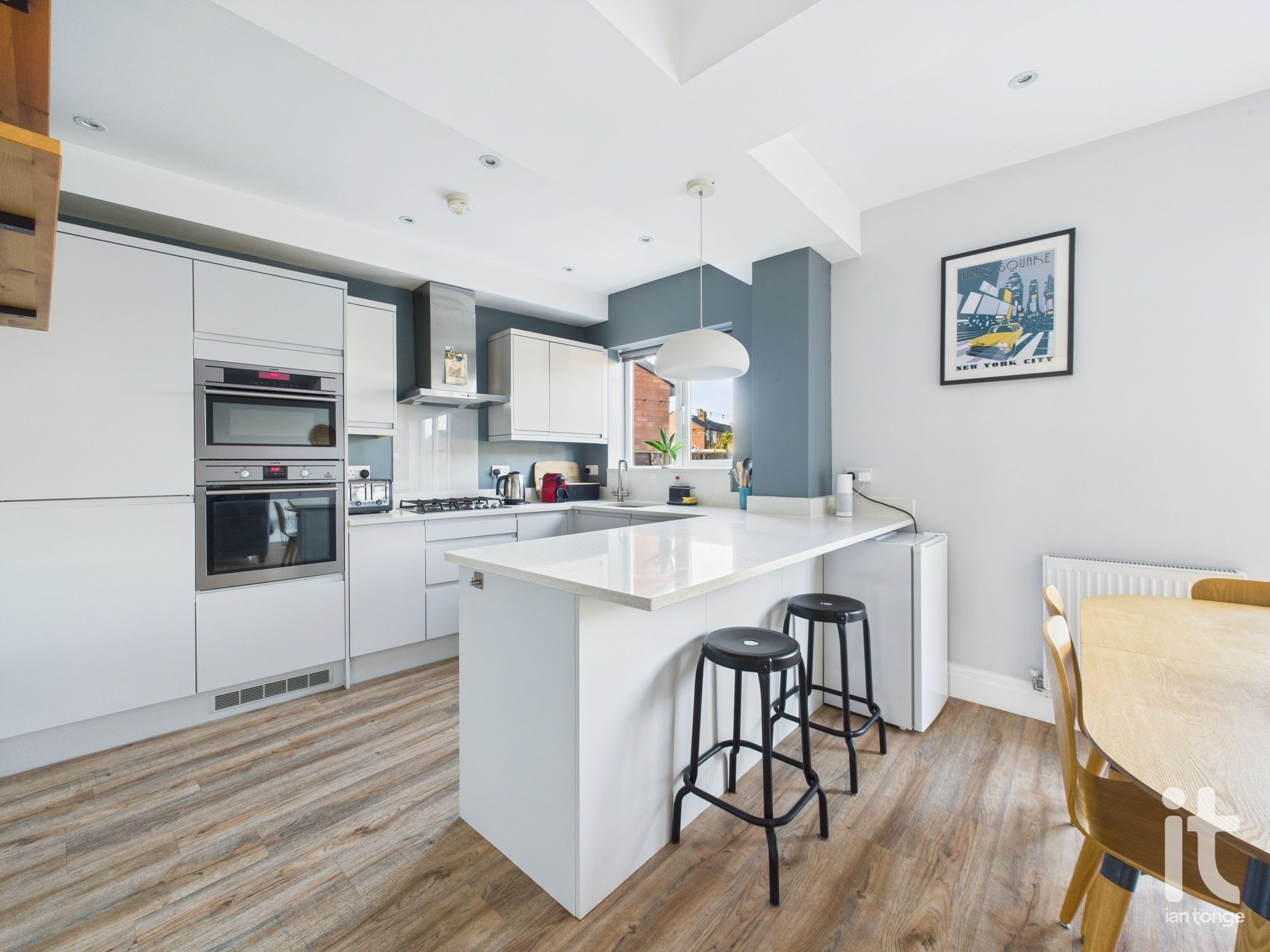 4 bedroom semi-detached house SSTC in Stockport - Photograph 16.