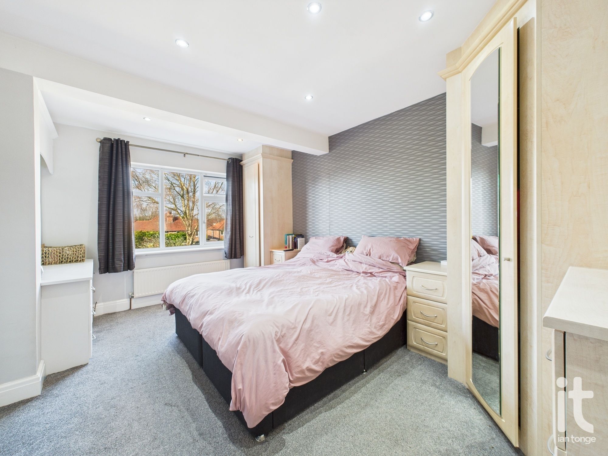 4 bedroom semi-detached house SSTC in Stockport - Photograph 24.