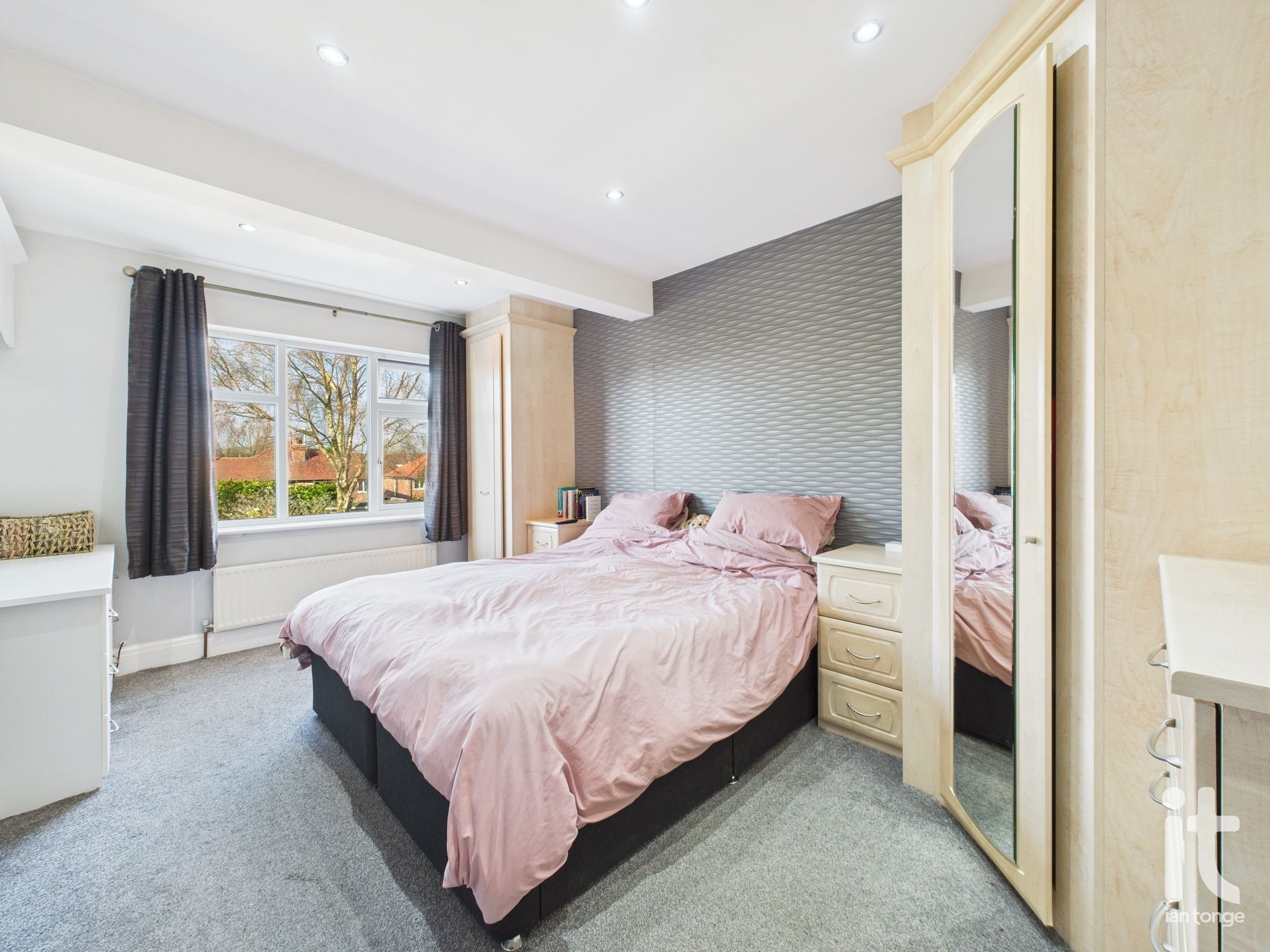 4 bedroom semi-detached house SSTC in Stockport - Photograph 23.