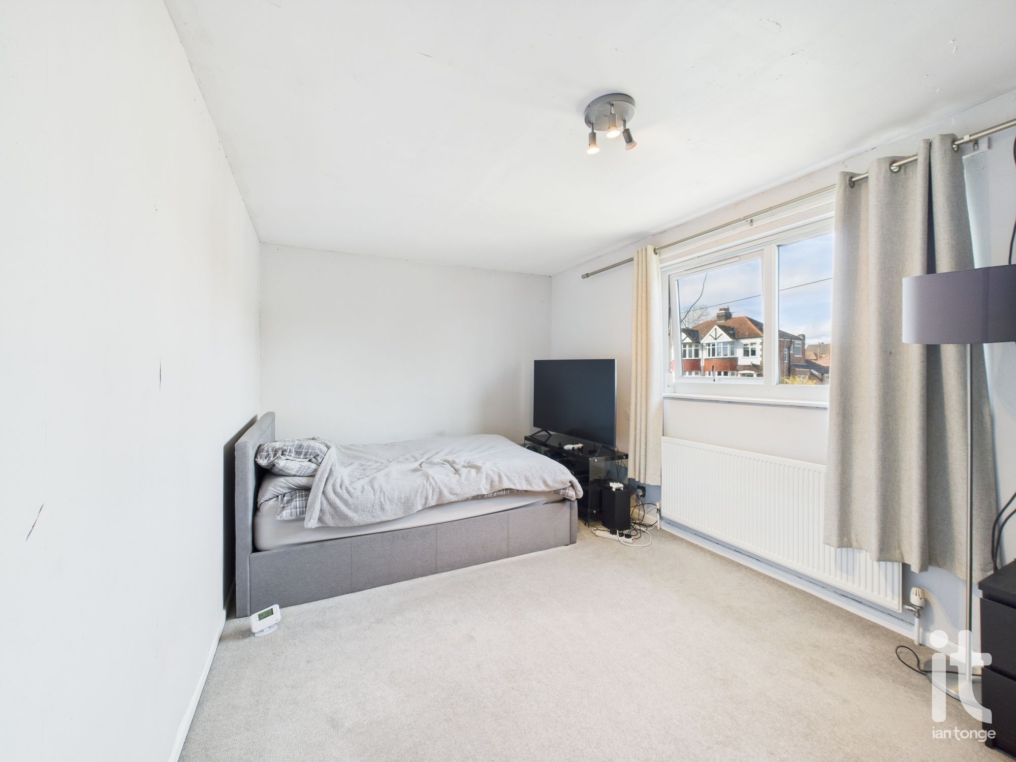 2 bedroom mid terraced house SSTC in Stockport - Photograph 15.