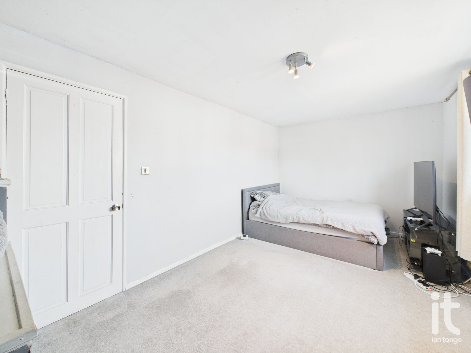2 bedroom mid terraced house SSTC in Stockport - Photograph 14.