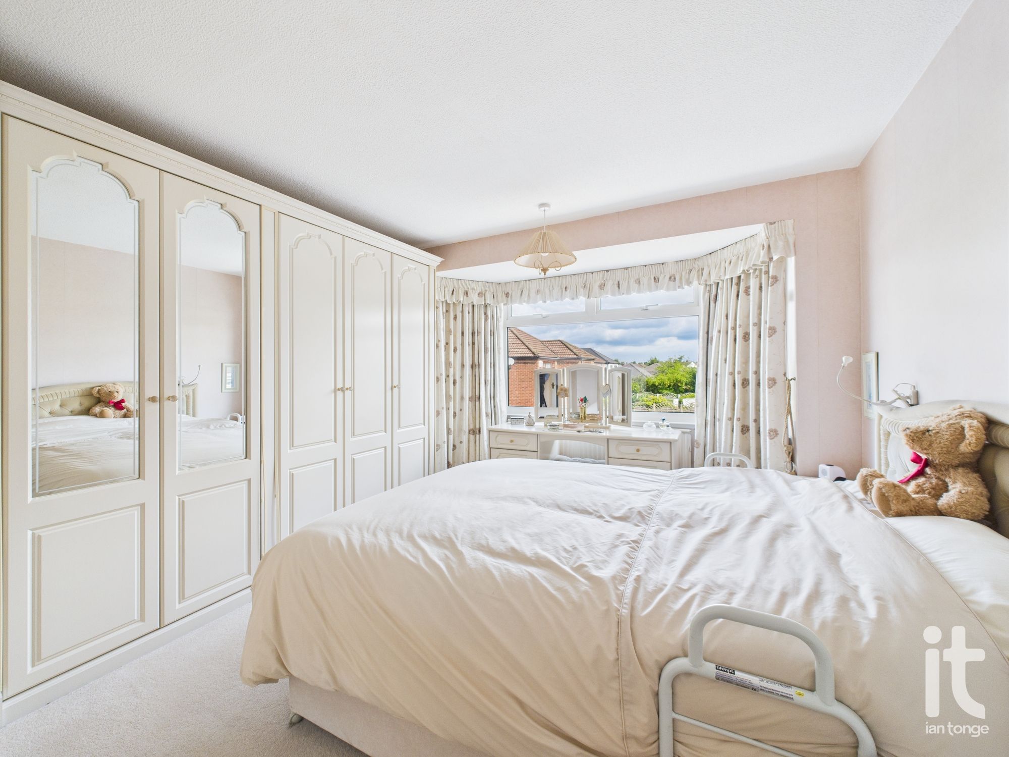 3 bedroom link detached house SSTC in Stockport - Photograph 14.