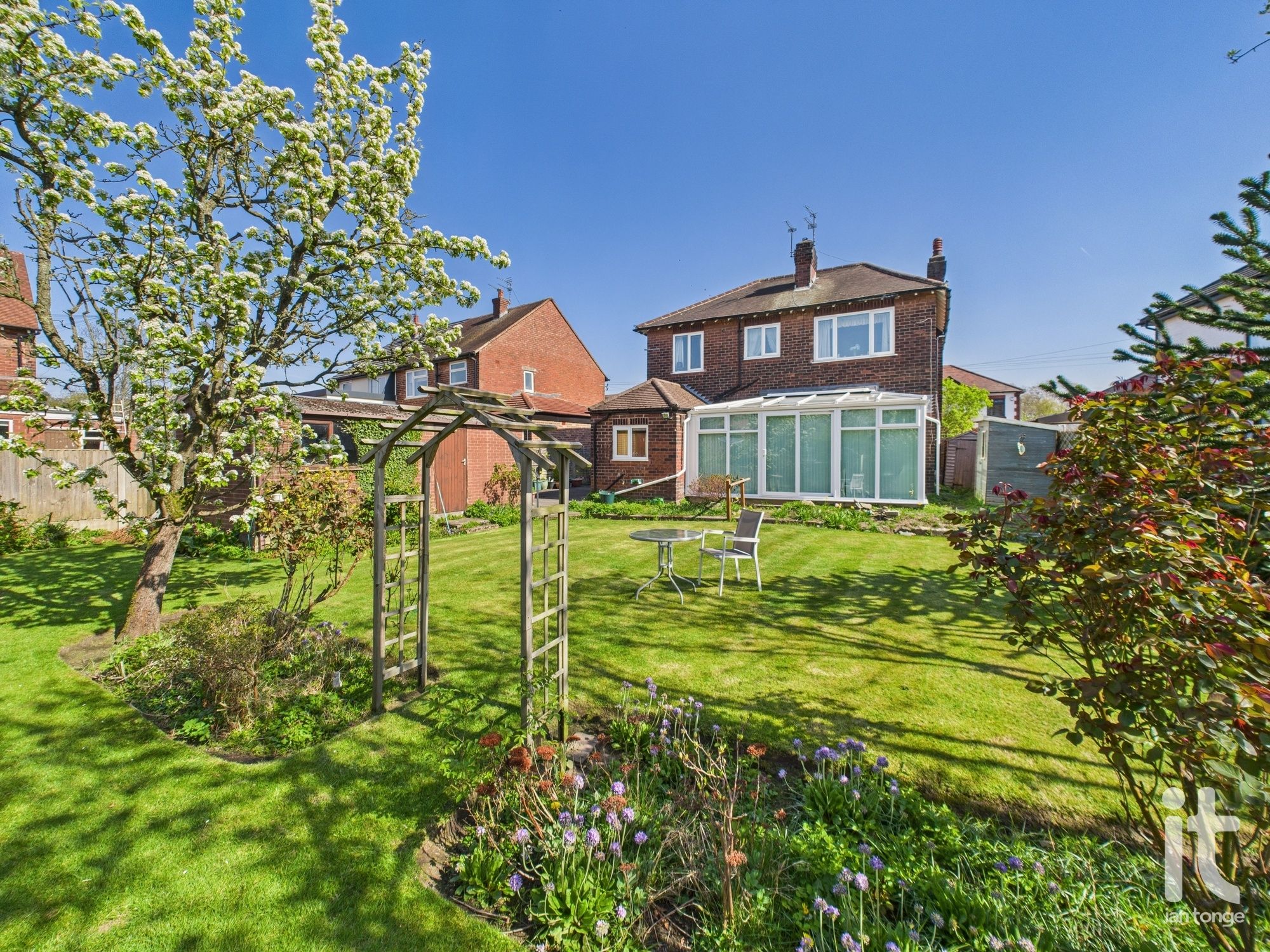 3 bedroom detached house Sold in Stockport - Photograph 6.