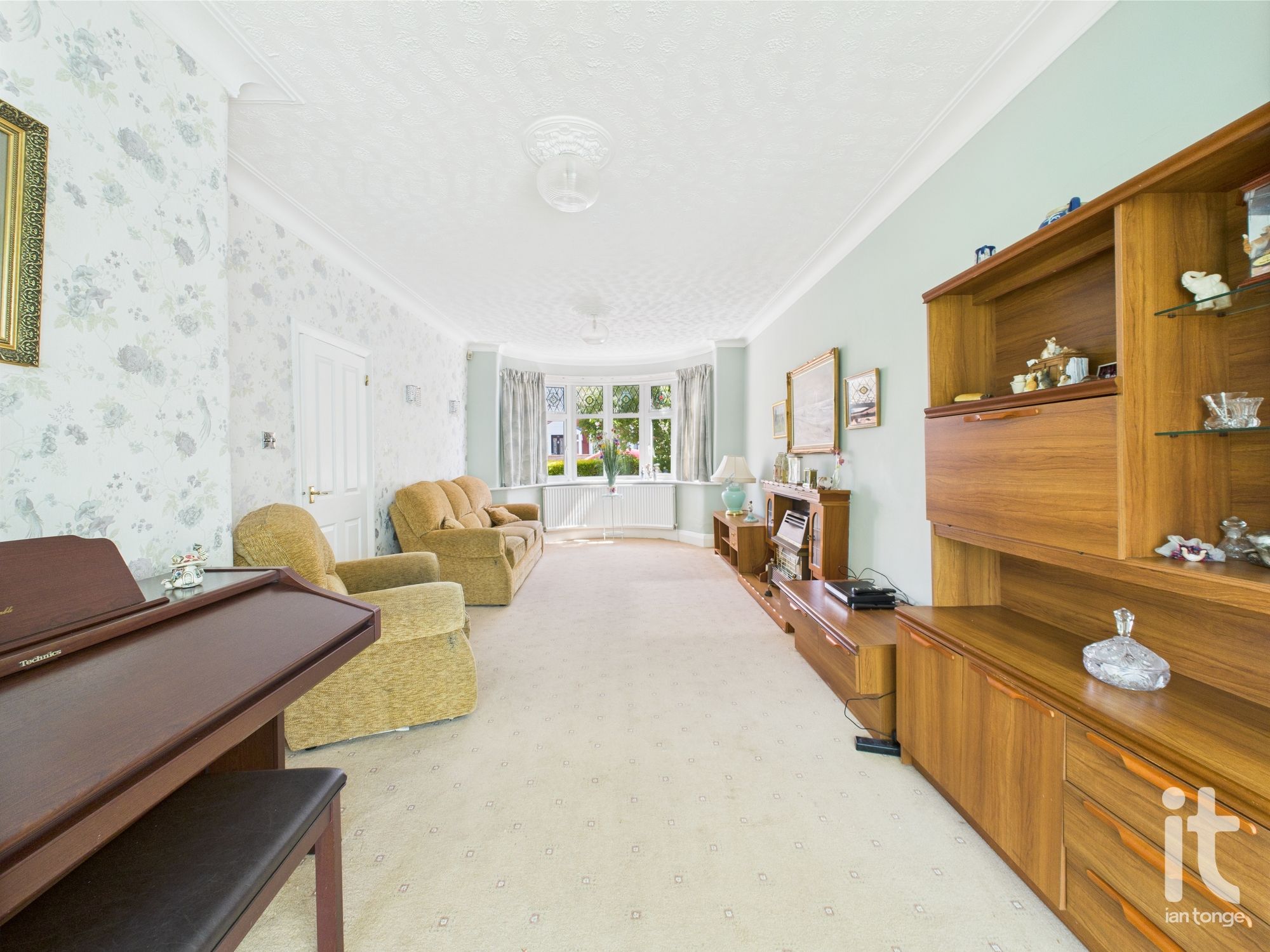 3 bedroom detached house Sold in Stockport - Photograph 7.