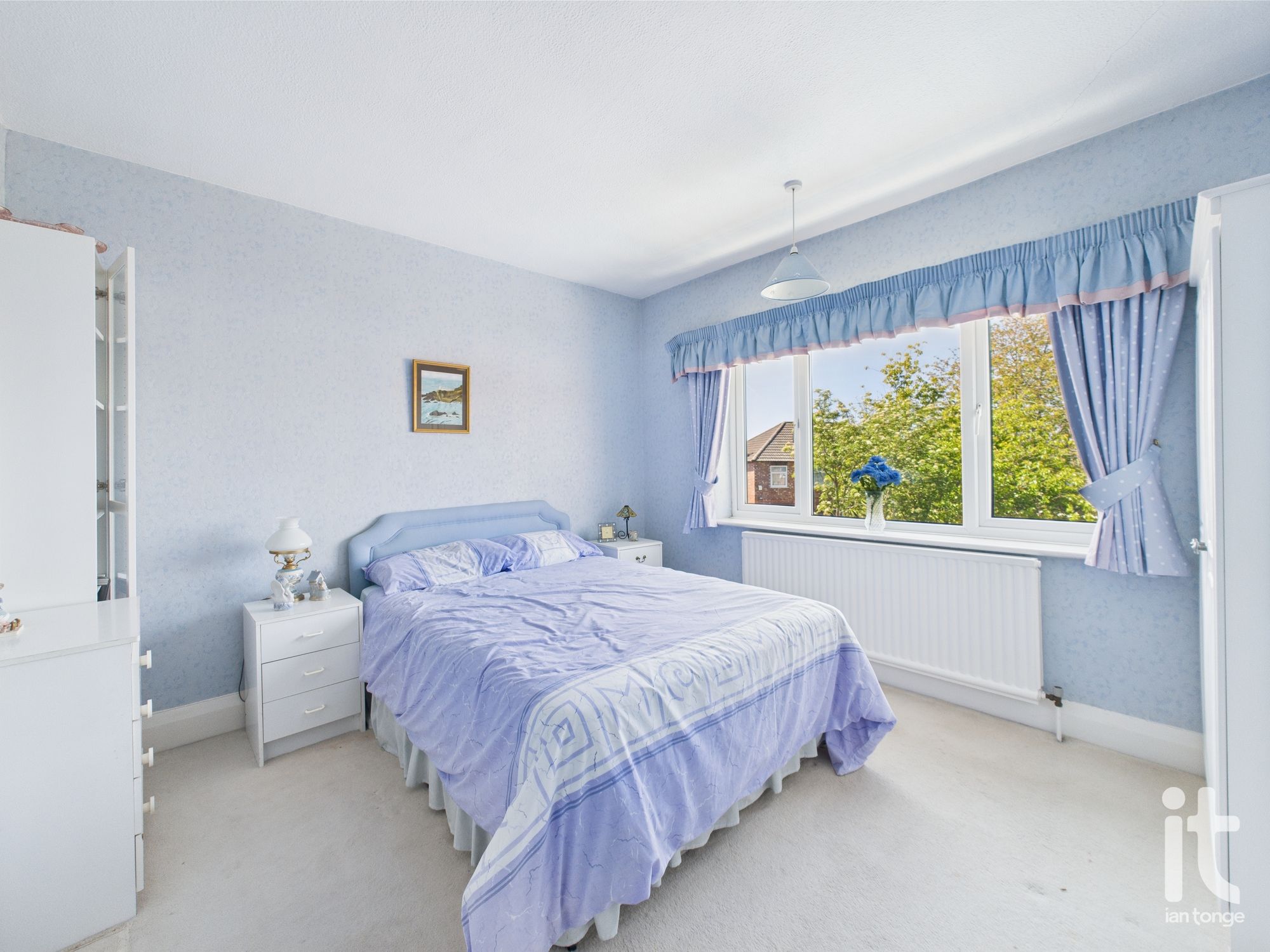 3 bedroom detached house Sold in Stockport - Photograph 19.