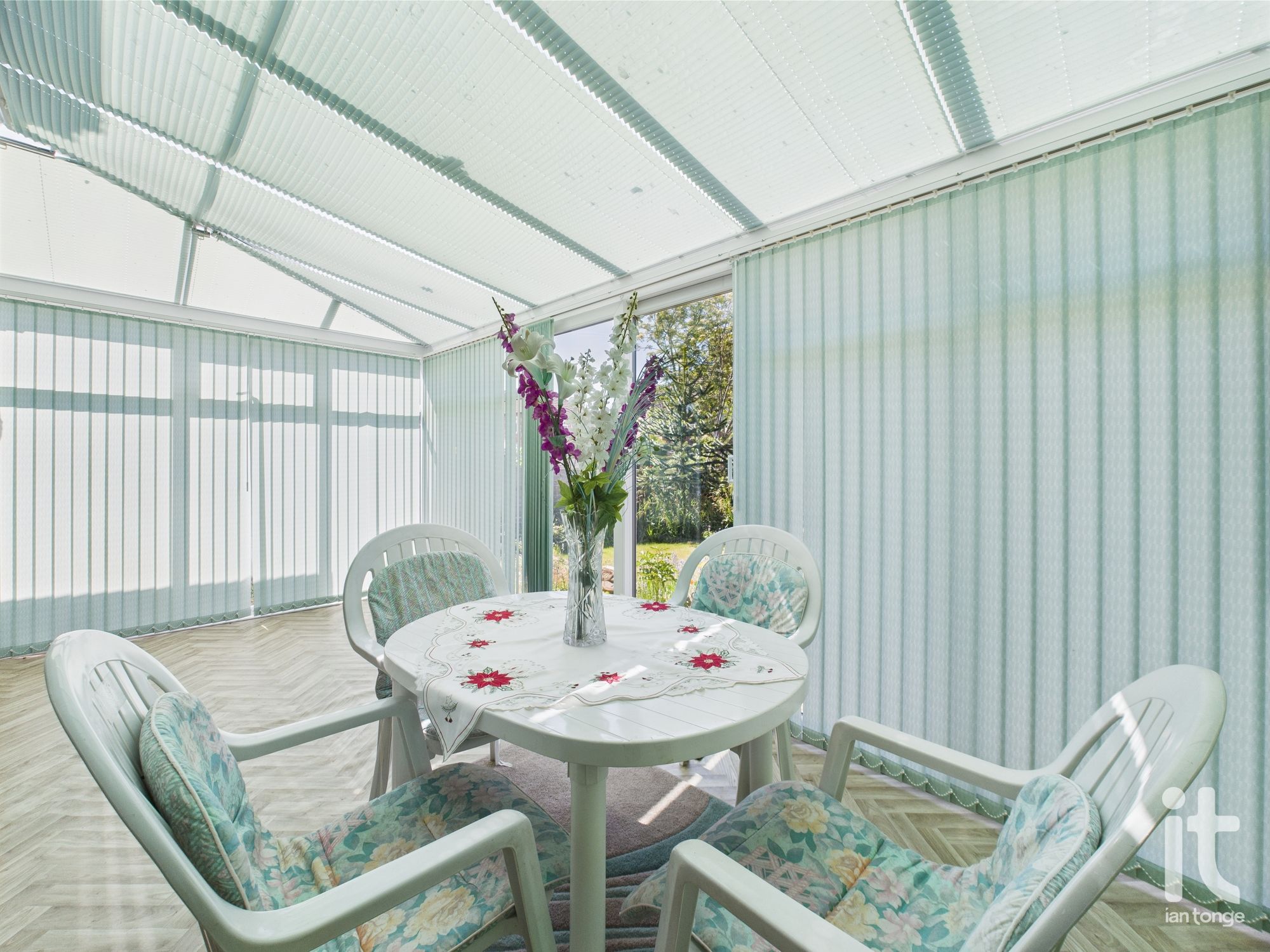 3 bedroom detached house Sold in Stockport - Photograph 10.