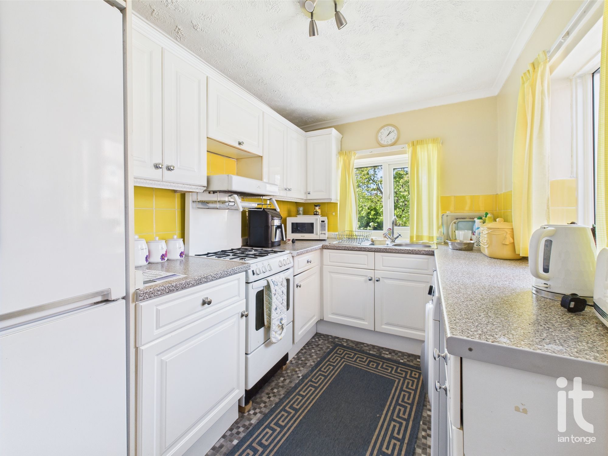 3 bedroom detached house Sold in Stockport - Photograph 15.