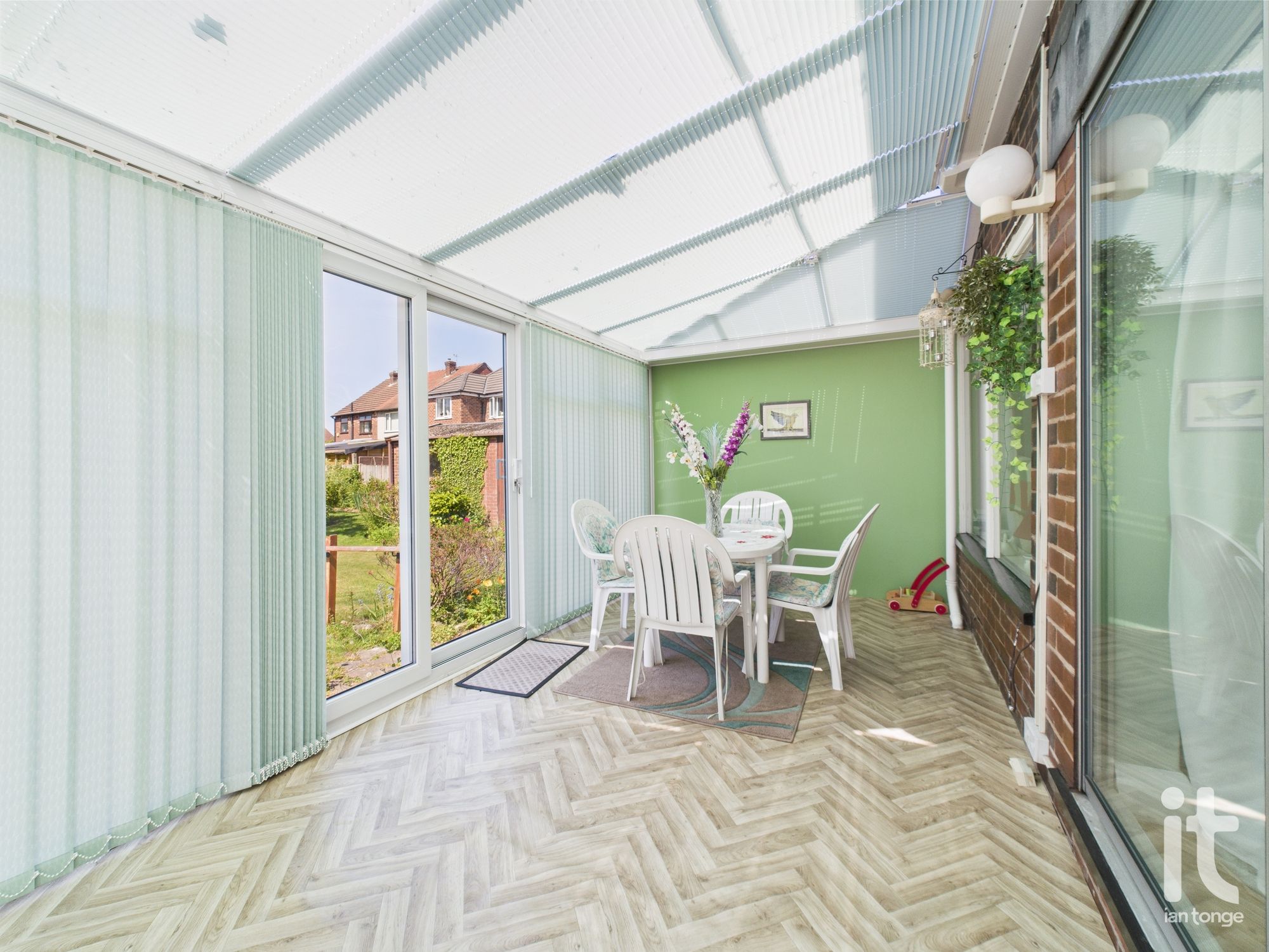 3 bedroom detached house Sold in Stockport - Photograph 4.