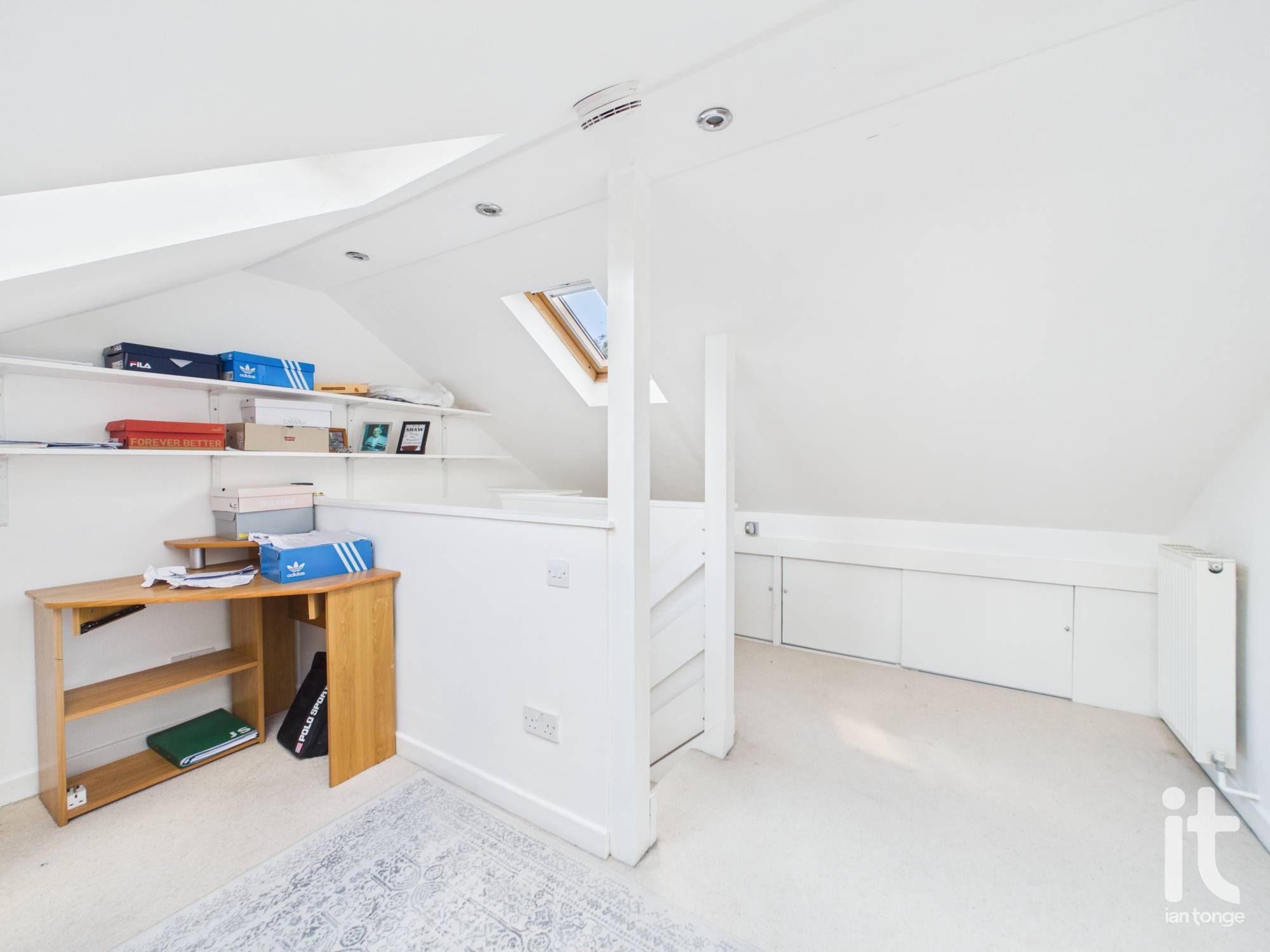 2 bedroom semi-detached house For Sale in Stockport - Photograph 10.