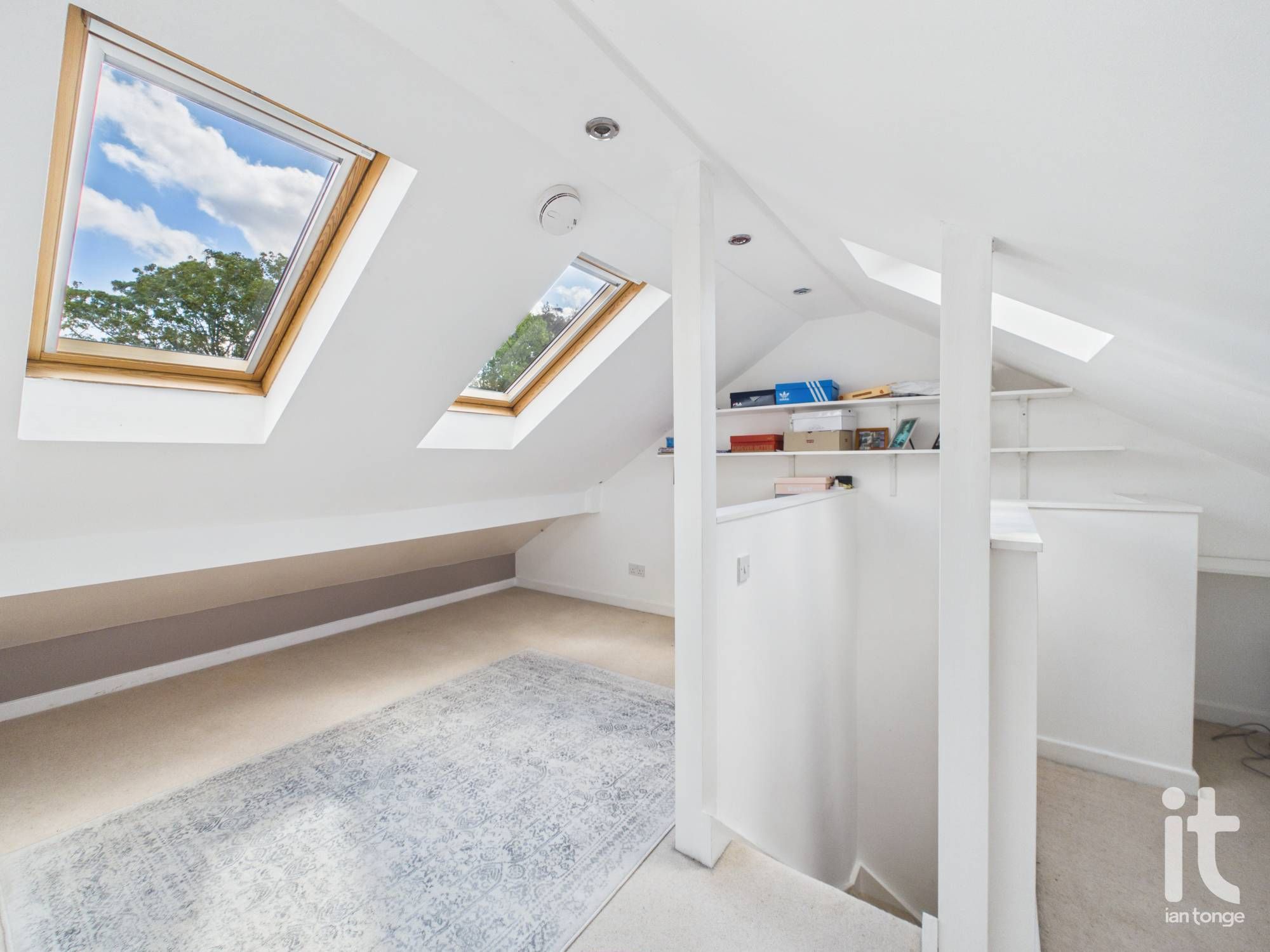 2 bedroom semi-detached house For Sale in Stockport - Photograph 9.