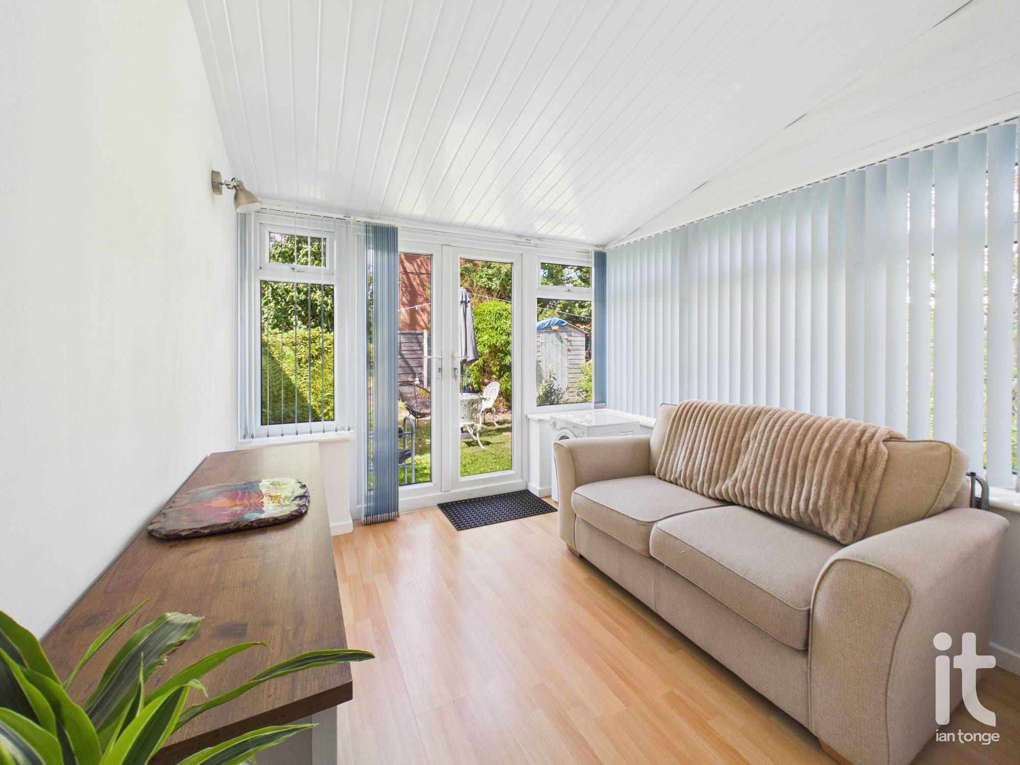 2 bedroom semi-detached house For Sale in Stockport - Photograph 5.