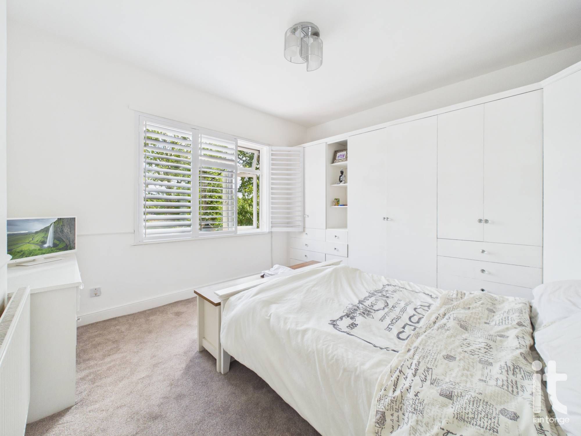 2 bedroom semi-detached house For Sale in Stockport - Photograph 6.