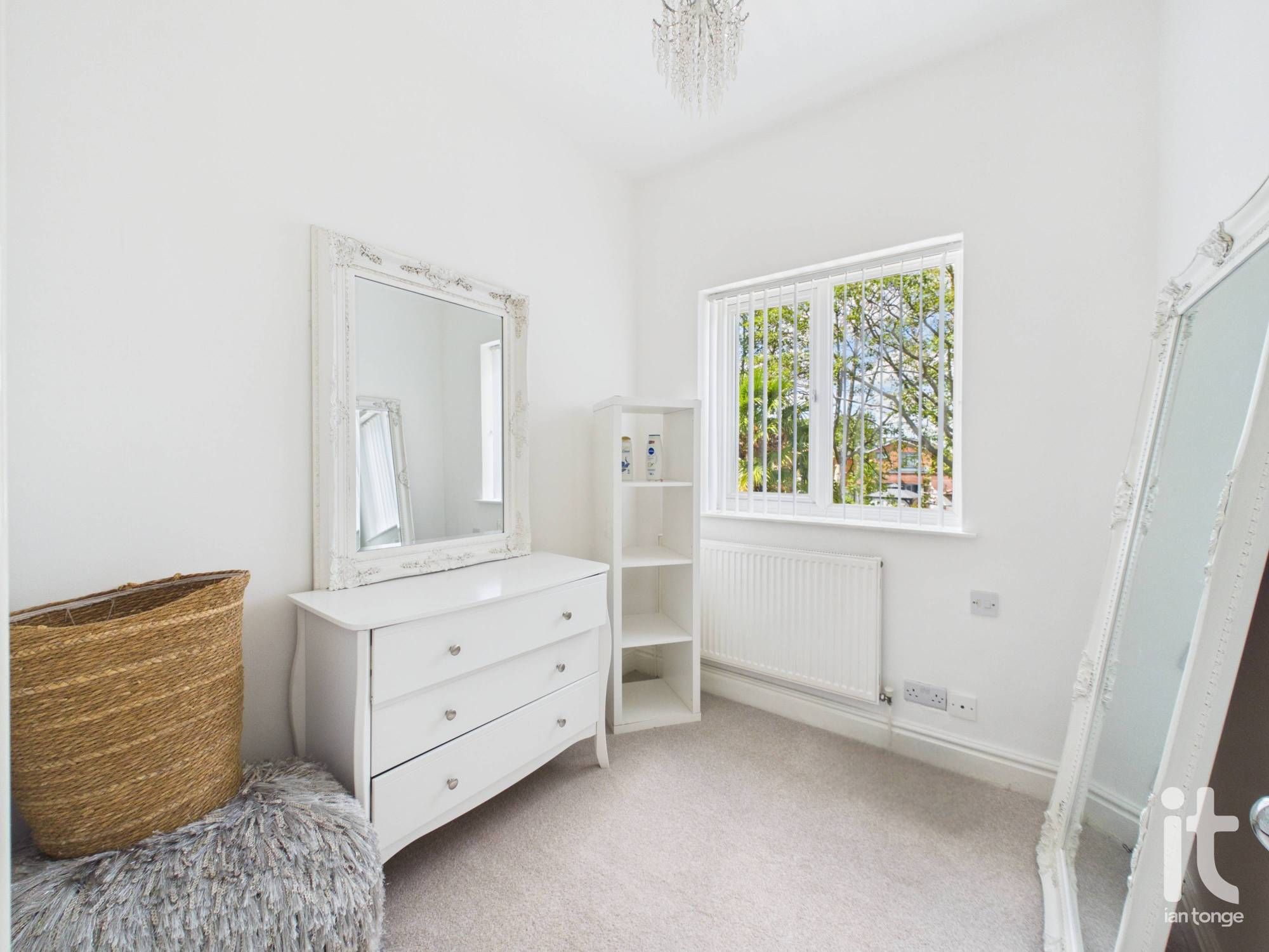 2 bedroom semi-detached house For Sale in Stockport - Photograph 7.