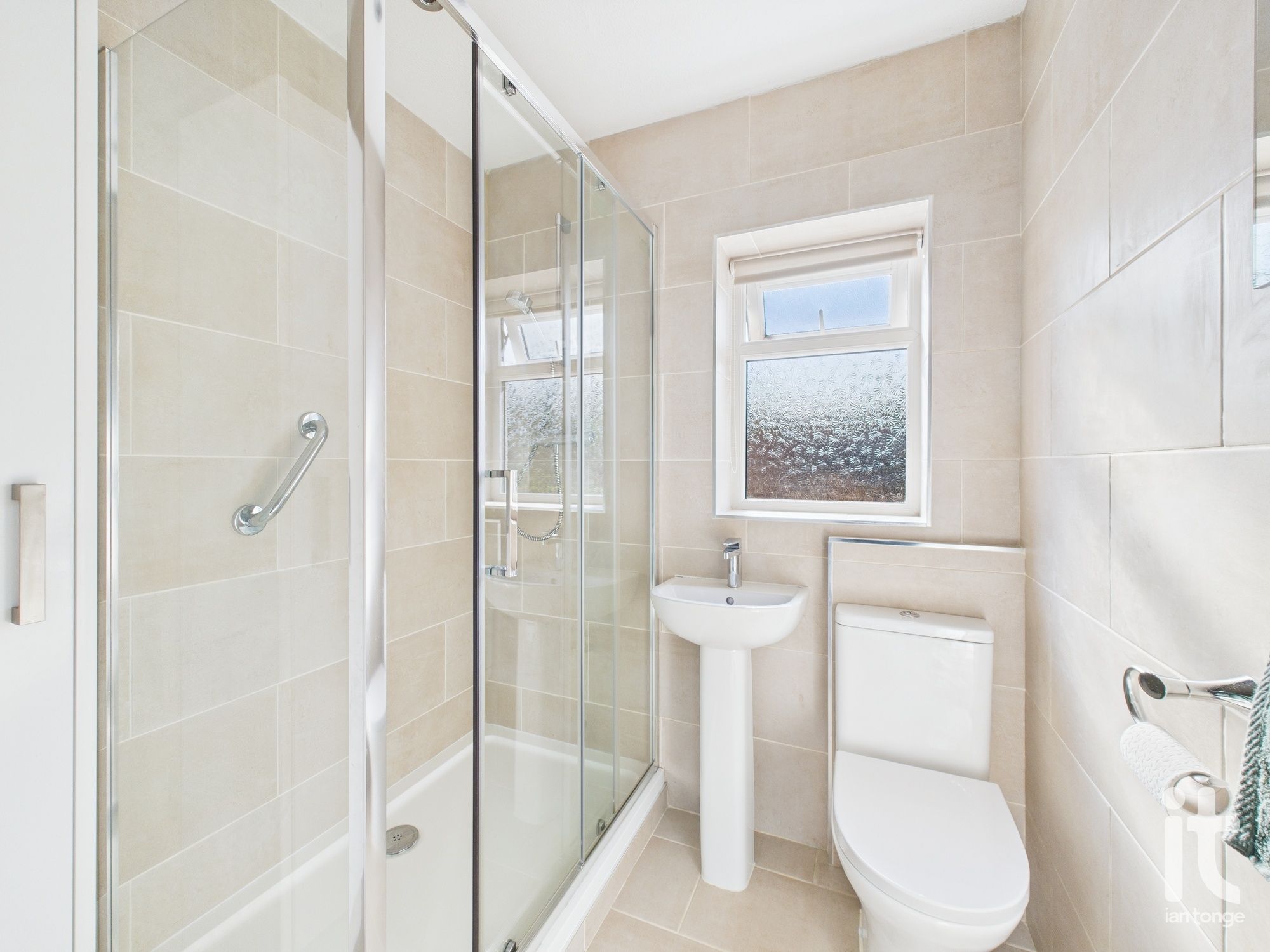2 bedroom semi-detached bungalow SSTC in Stockport - Photograph 24.