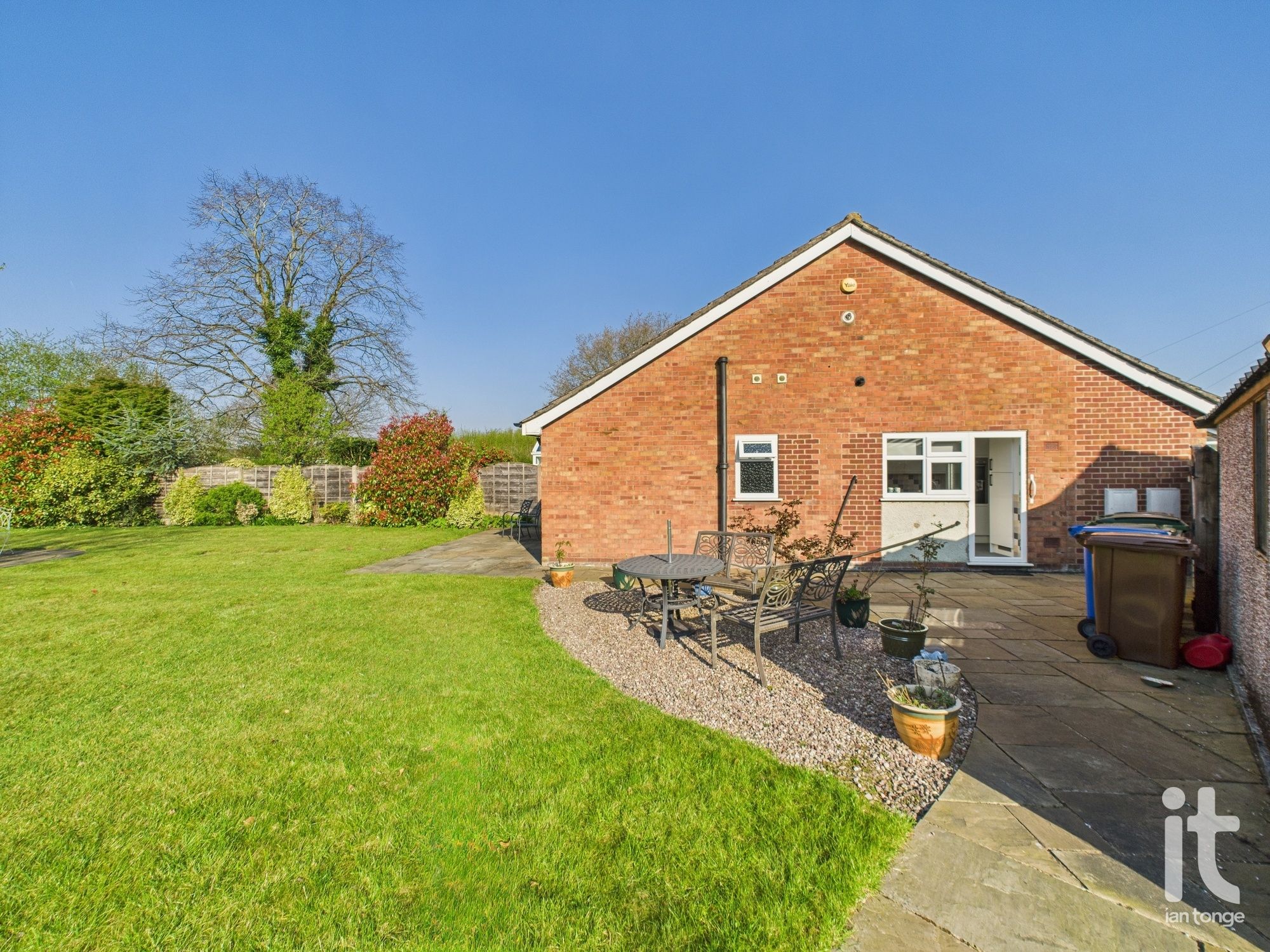 2 bedroom semi-detached bungalow SSTC in Stockport - Photograph 8.