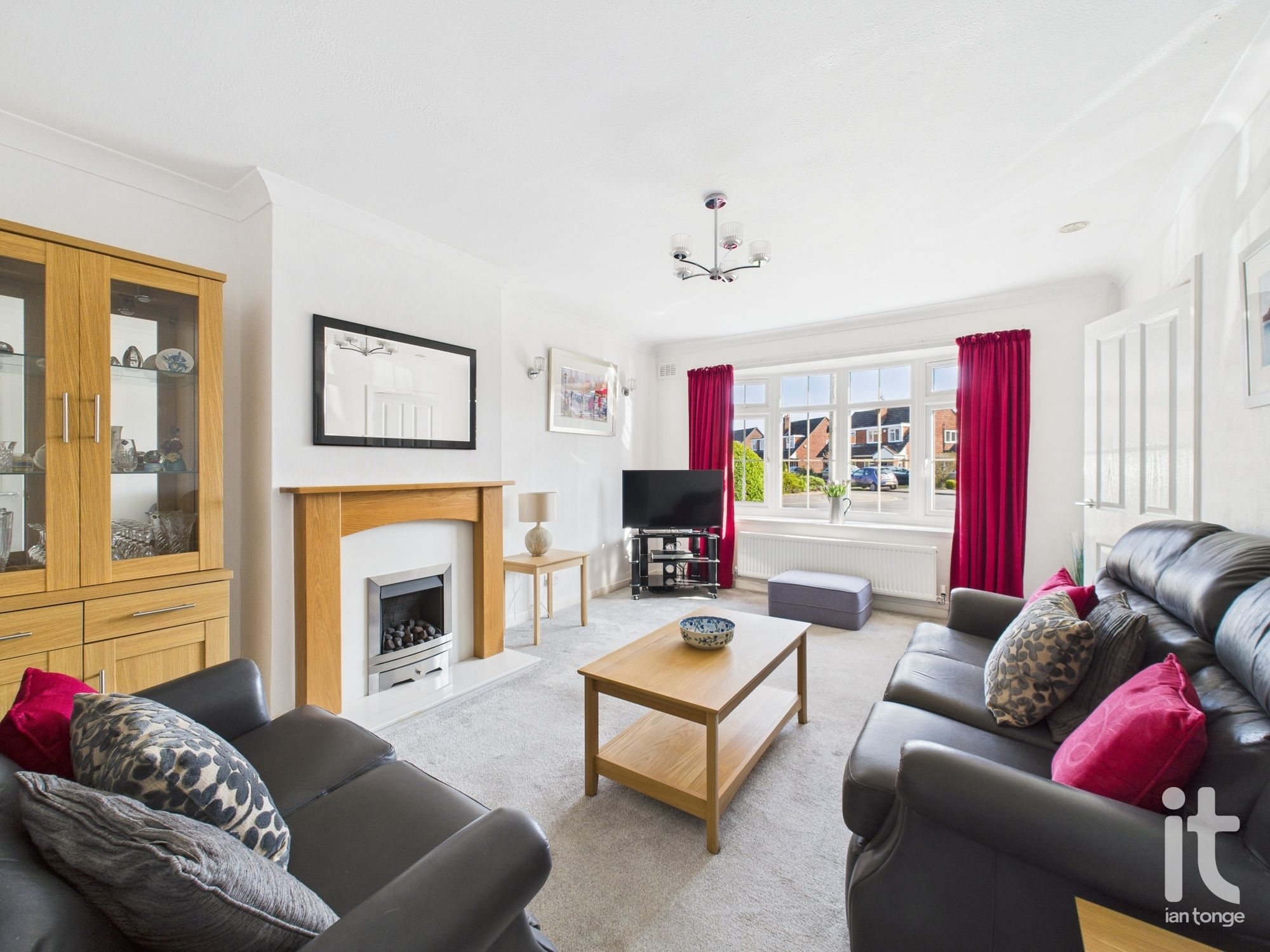 2 bedroom semi-detached bungalow SSTC in Stockport - Photograph 18.