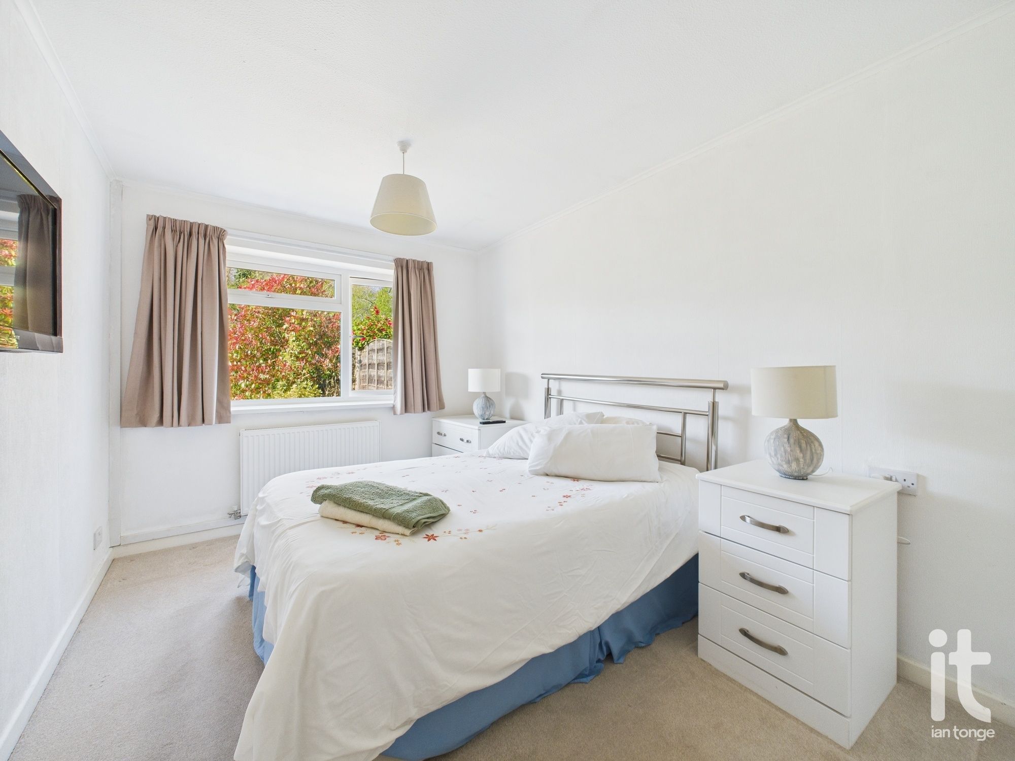 2 bedroom semi-detached bungalow SSTC in Stockport - Photograph 19.