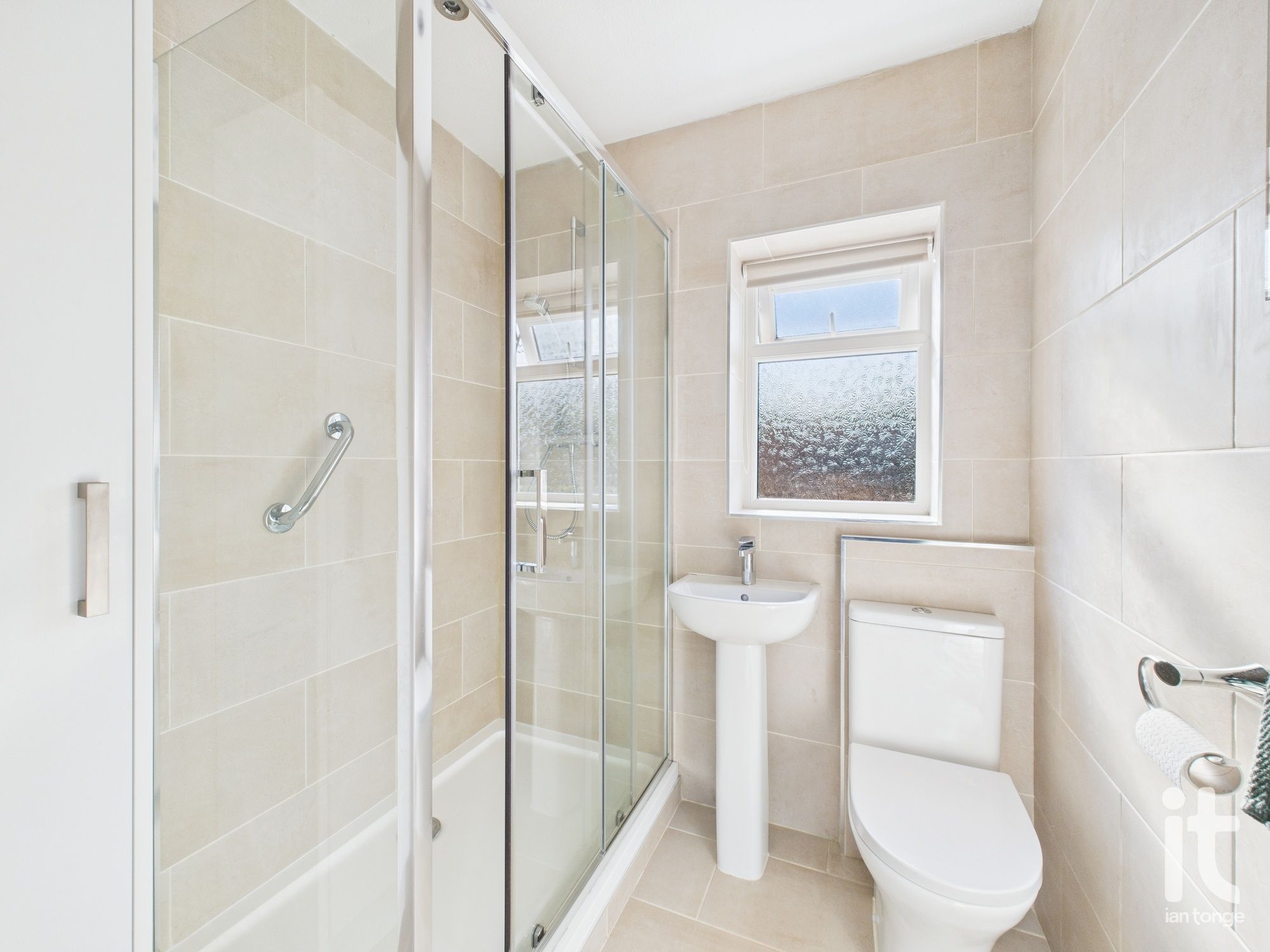 2 bedroom semi-detached bungalow SSTC in Stockport - Photograph 23.