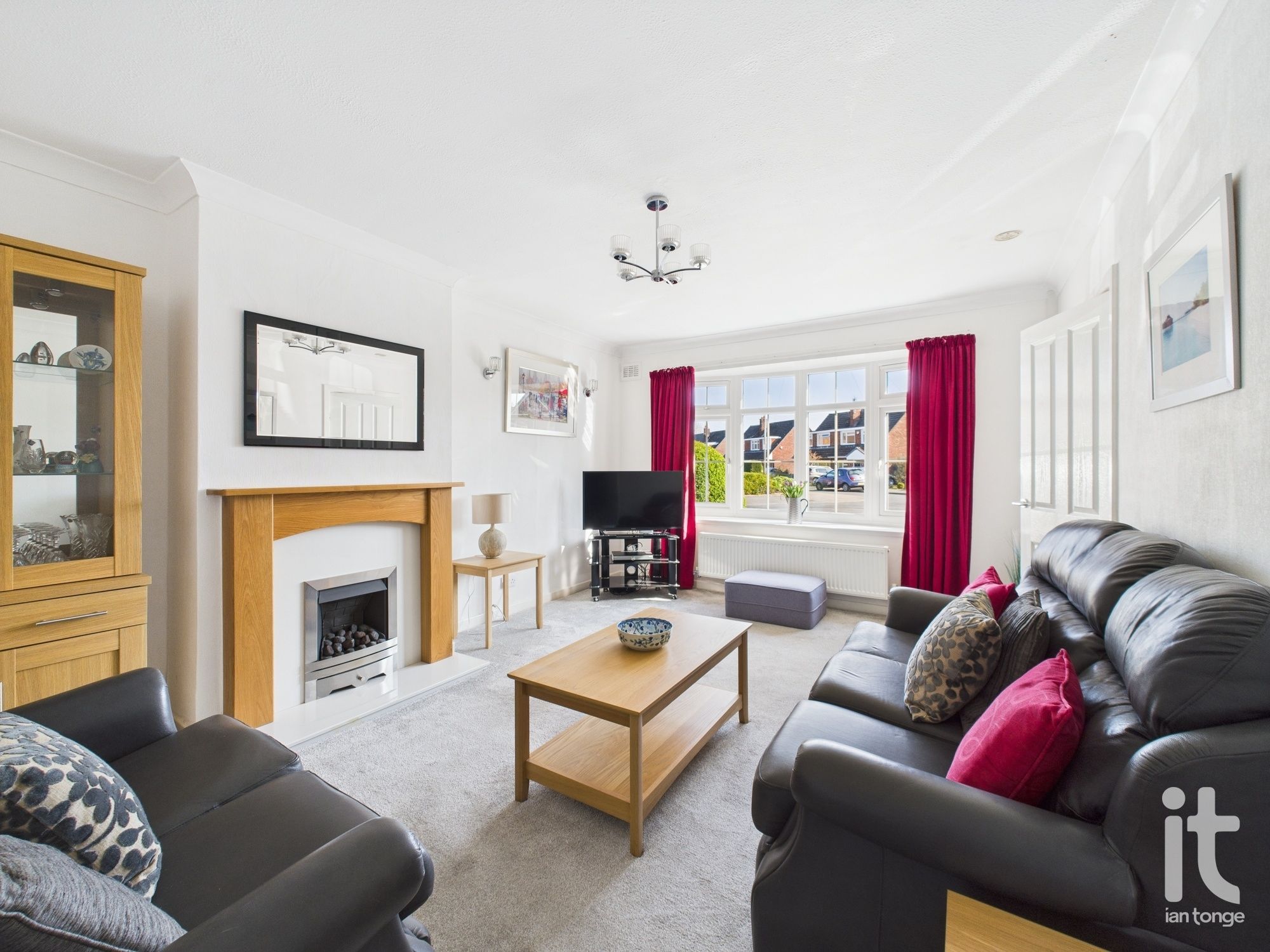 2 bedroom semi-detached bungalow SSTC in Stockport - Photograph 16.