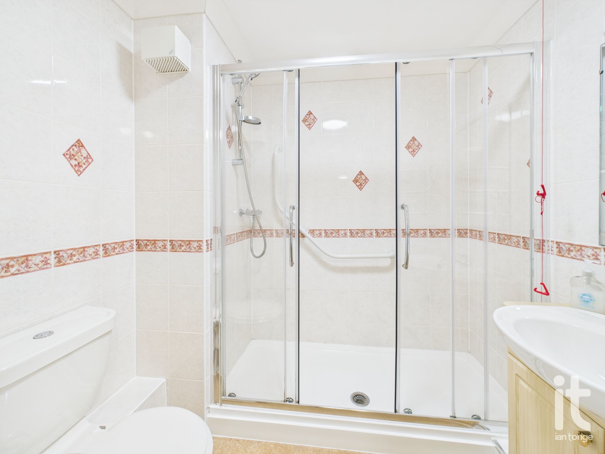 2 bedroom apartment flat/apartment SSTC in Stockport - Photograph 3.